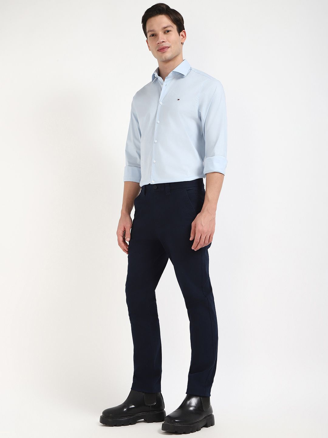 

Tommy Hilfiger Men Slim Fit Spread Collar Solid Cotton Formal Shirt, Blue