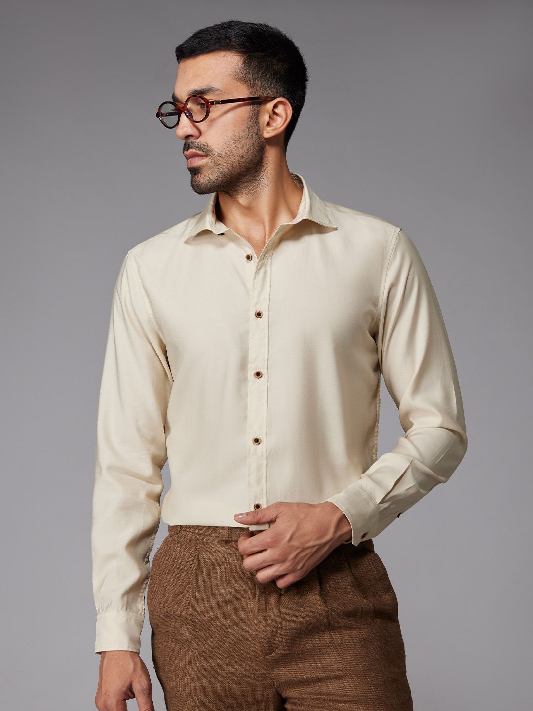 

Bombay Shirt Company Men Custom Tailored Fit Cutaway Collar Solid Casual Shirt, Beige