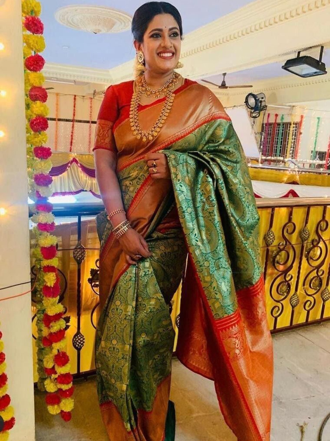 

Upalksh Floral Woven Design Zari Banarasi Saree, Green