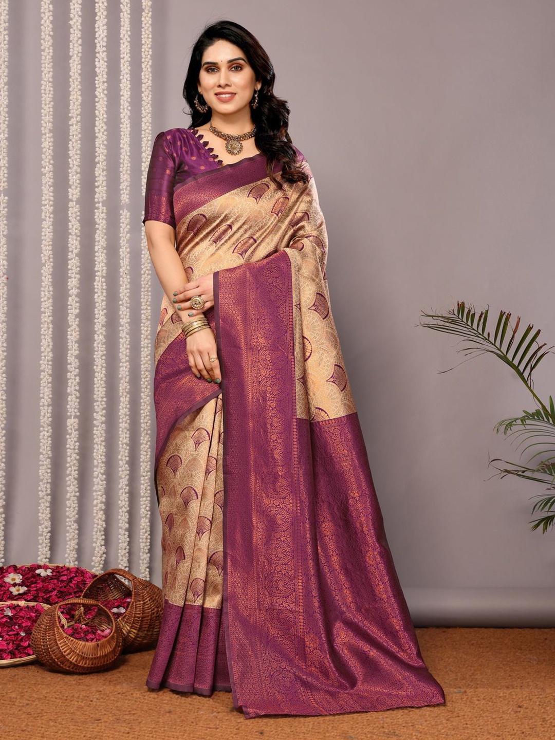 

REALLTREND Ethnic Motifs Zari Banarasi Saree, Brown