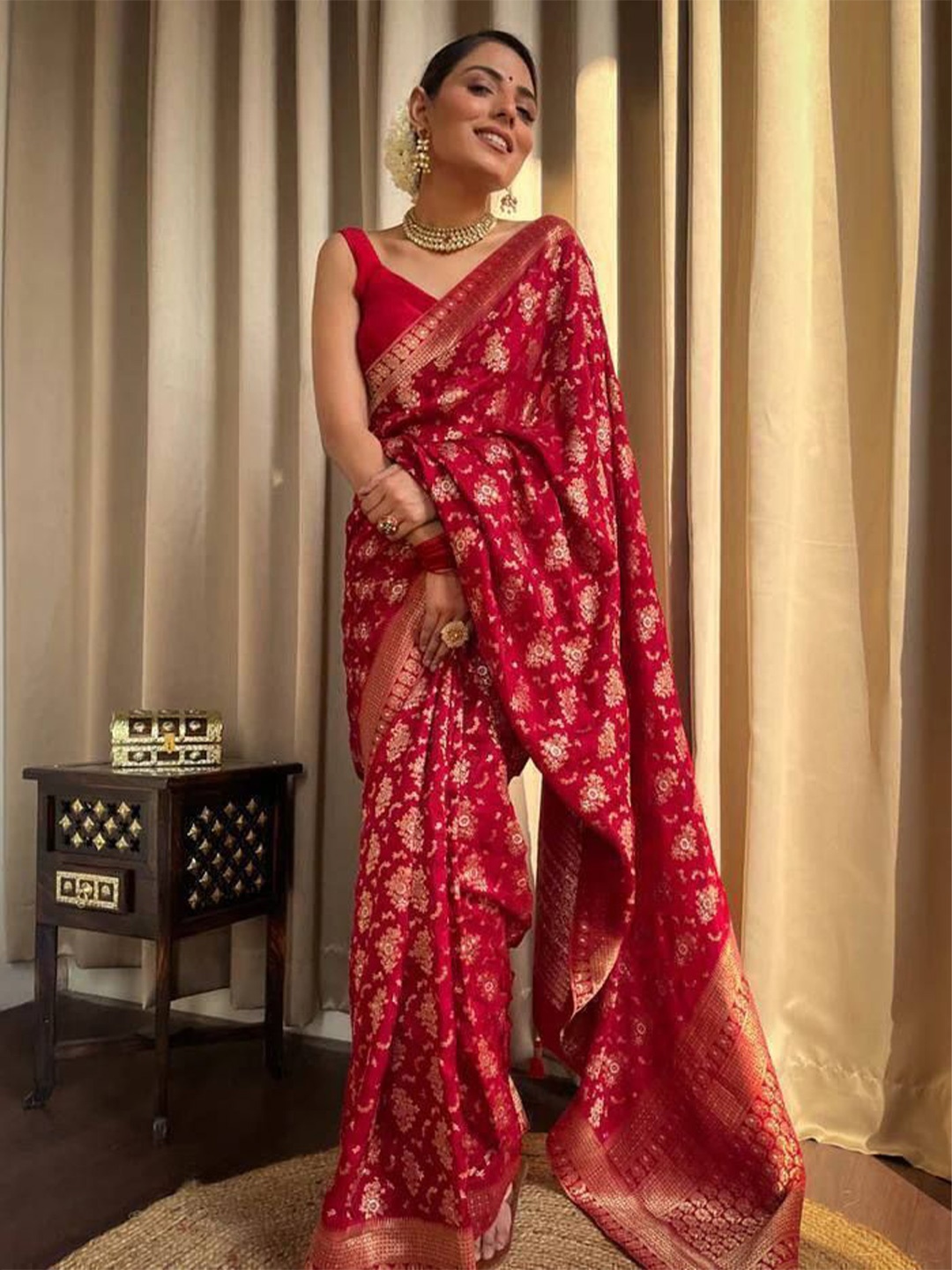 

Upalksh Woven Design Ethnic Motifs Zari Kanjeevaram Saree, Red