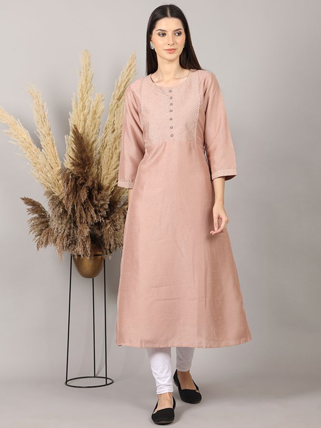 

Krimmple Women Embroidered Straight Kurta, Peach