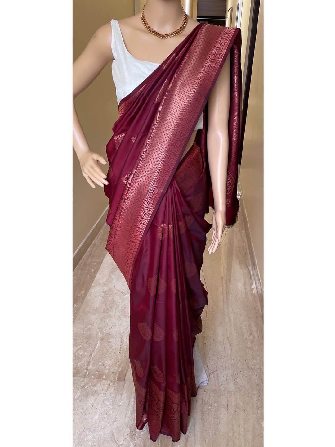 

Upalksh Woven Design Zari Kanjeevaram Saree, Maroon