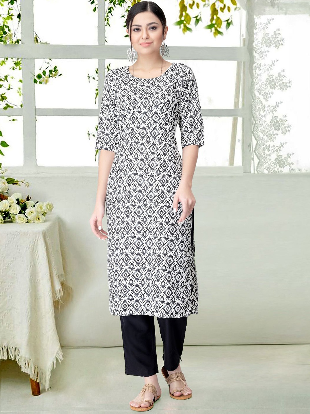 

7Threads Women Ethnic Motifs Printed Regular Kurta with Trousers, Black