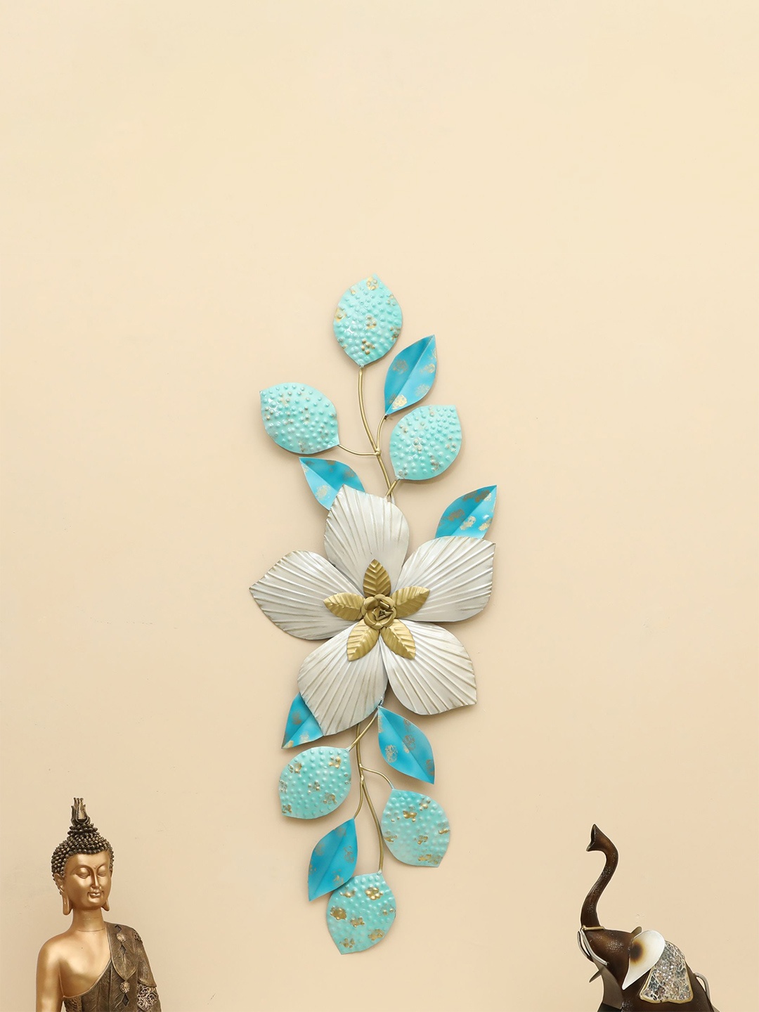 

vedas Mystic Indiana Blue & White Sachi Flower Wall Decor