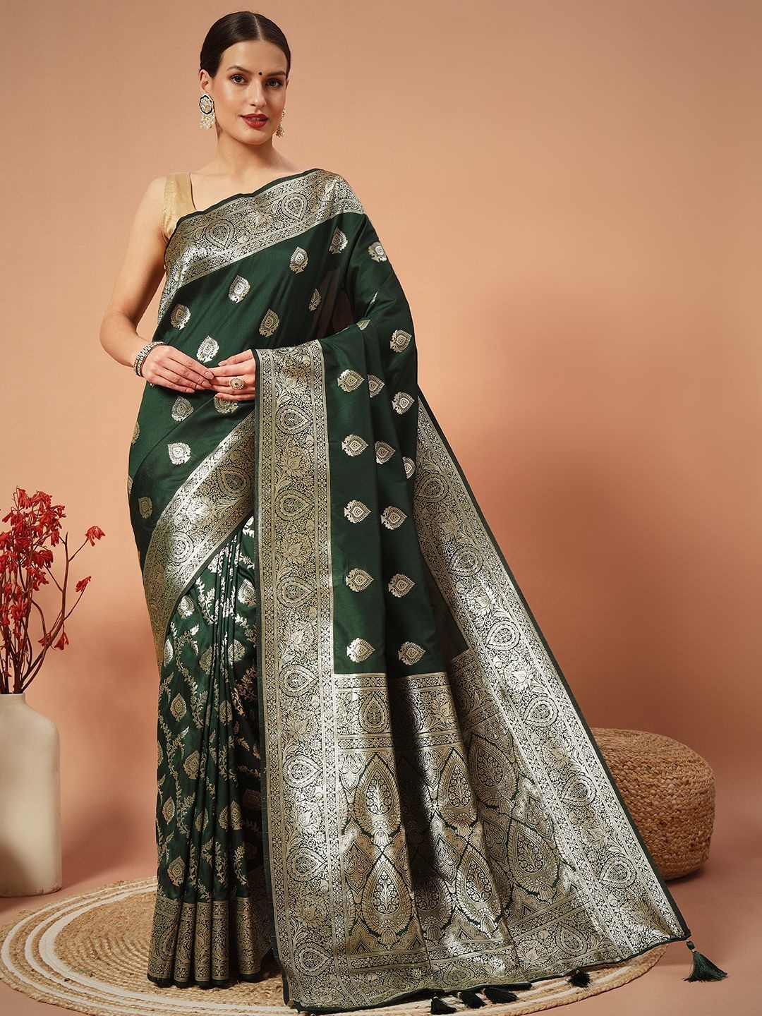 

SWAMI STUDIO Woven Design Zari Pure Silk Banarasi Saree, Green