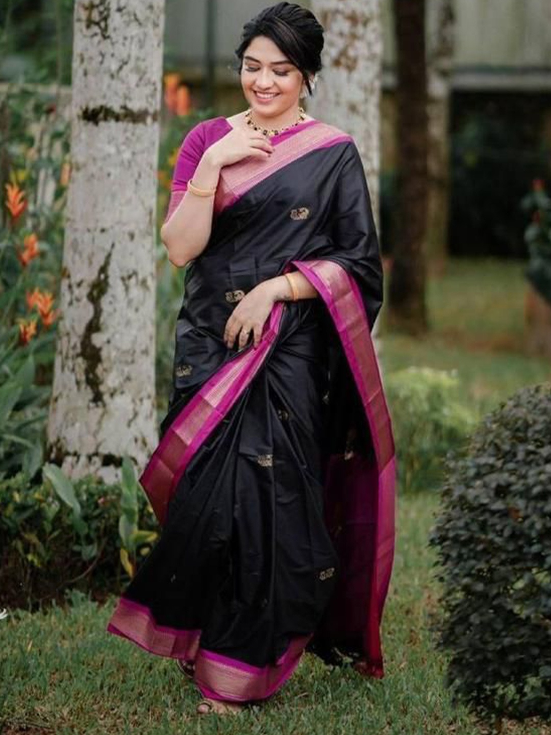 

Upalksh Women Zari Pure Cotton Kanjeevaram Saree, Black