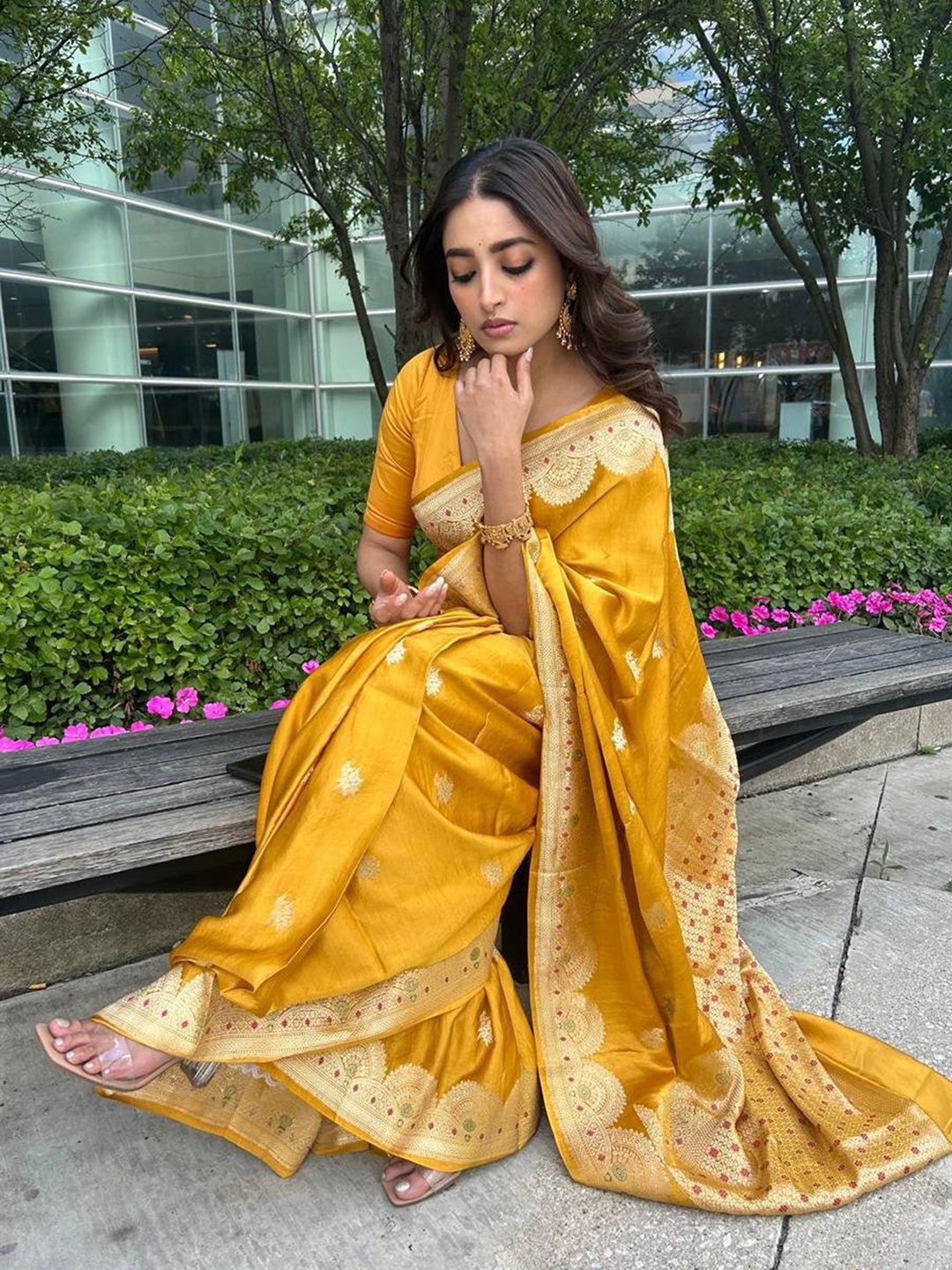 

KALINI Woven Design Zari Banarasi Saree, Yellow