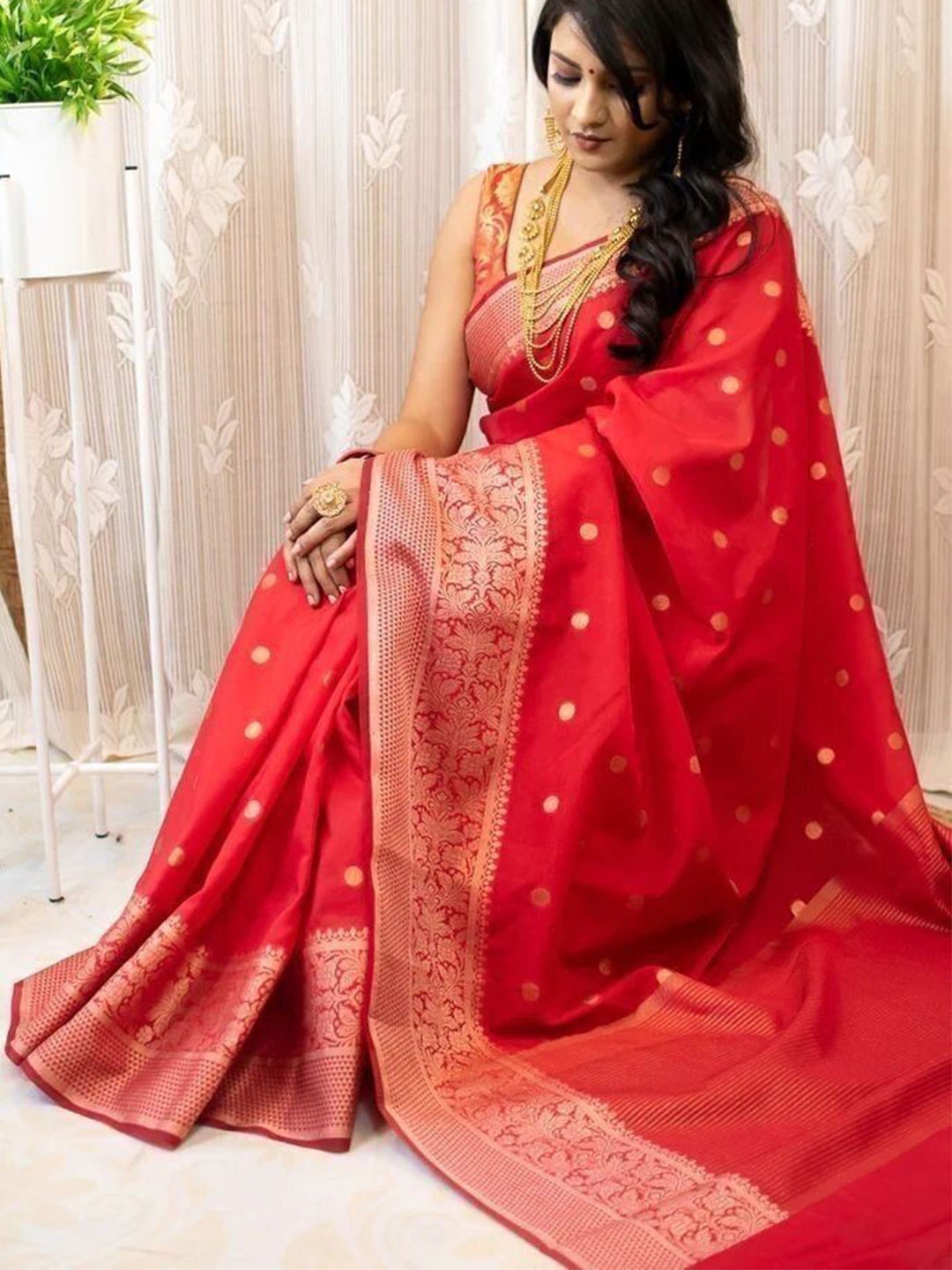 

Upalksh Woven Design Zari Saree, Red