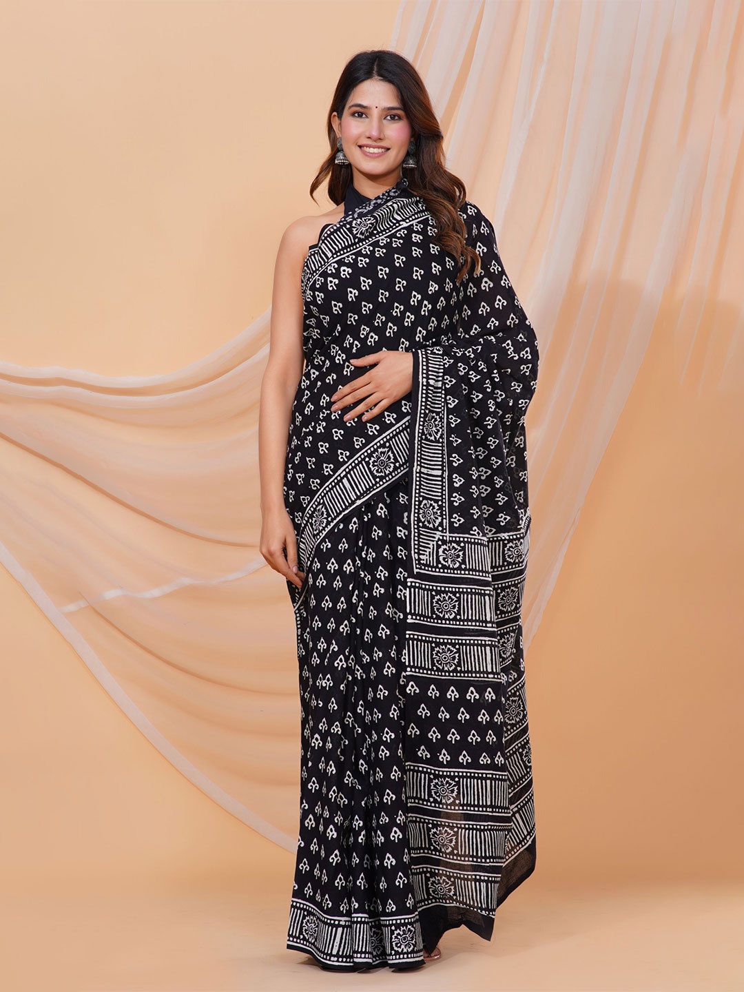 

Shivanya Handicrafts Floral Pure Cotton Block Print Saree, Black