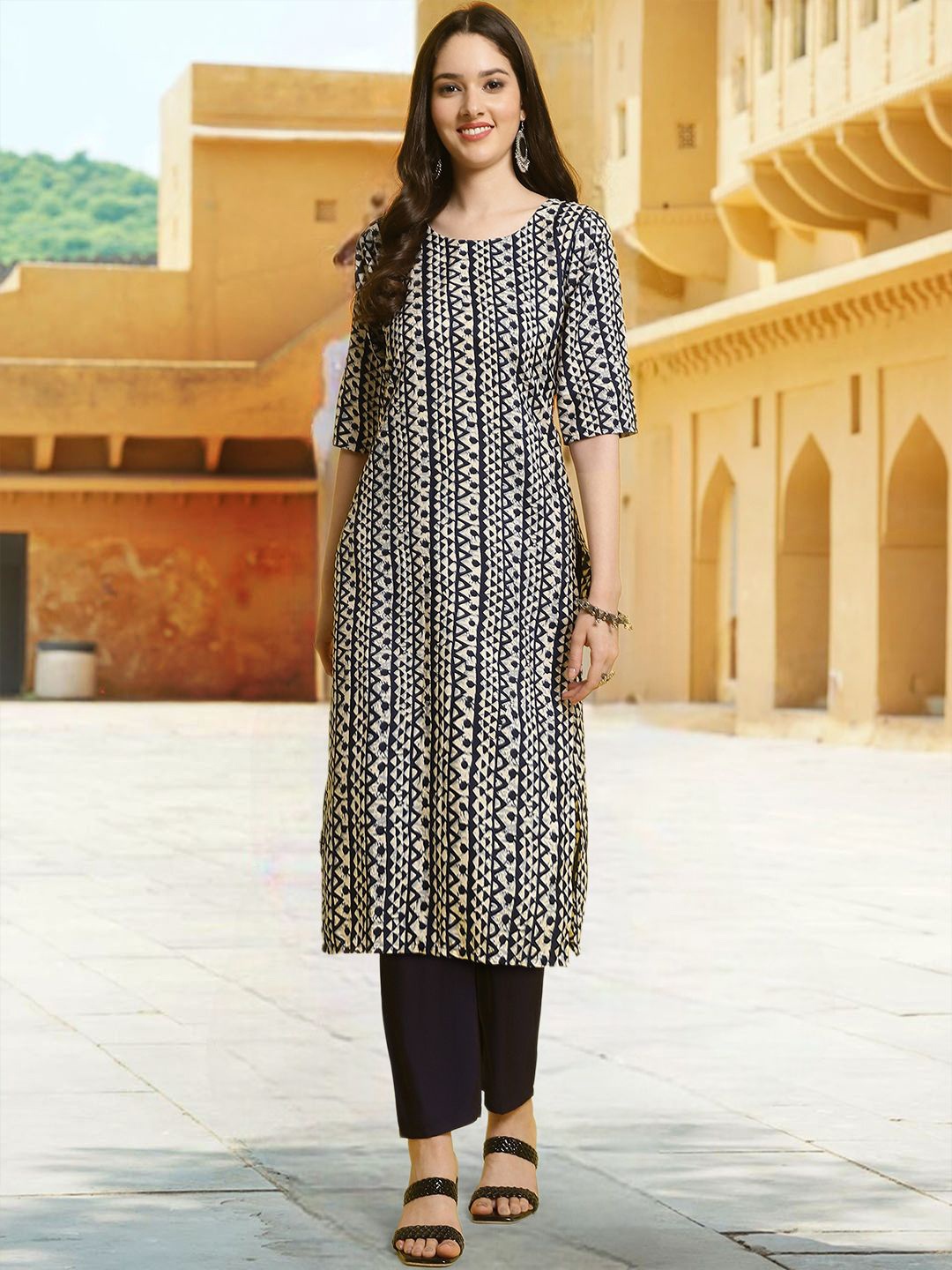 

7Threads Geometric Printed Round Neck Straight Kurta With Trousers, Off white