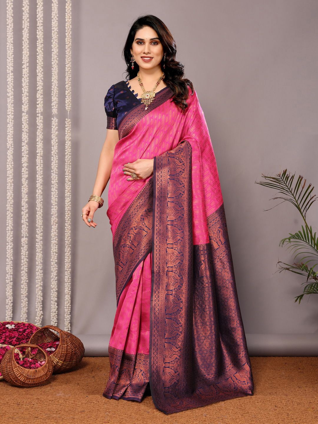 

REALLTREND Woven Design Zari Banarasi Saree, Pink