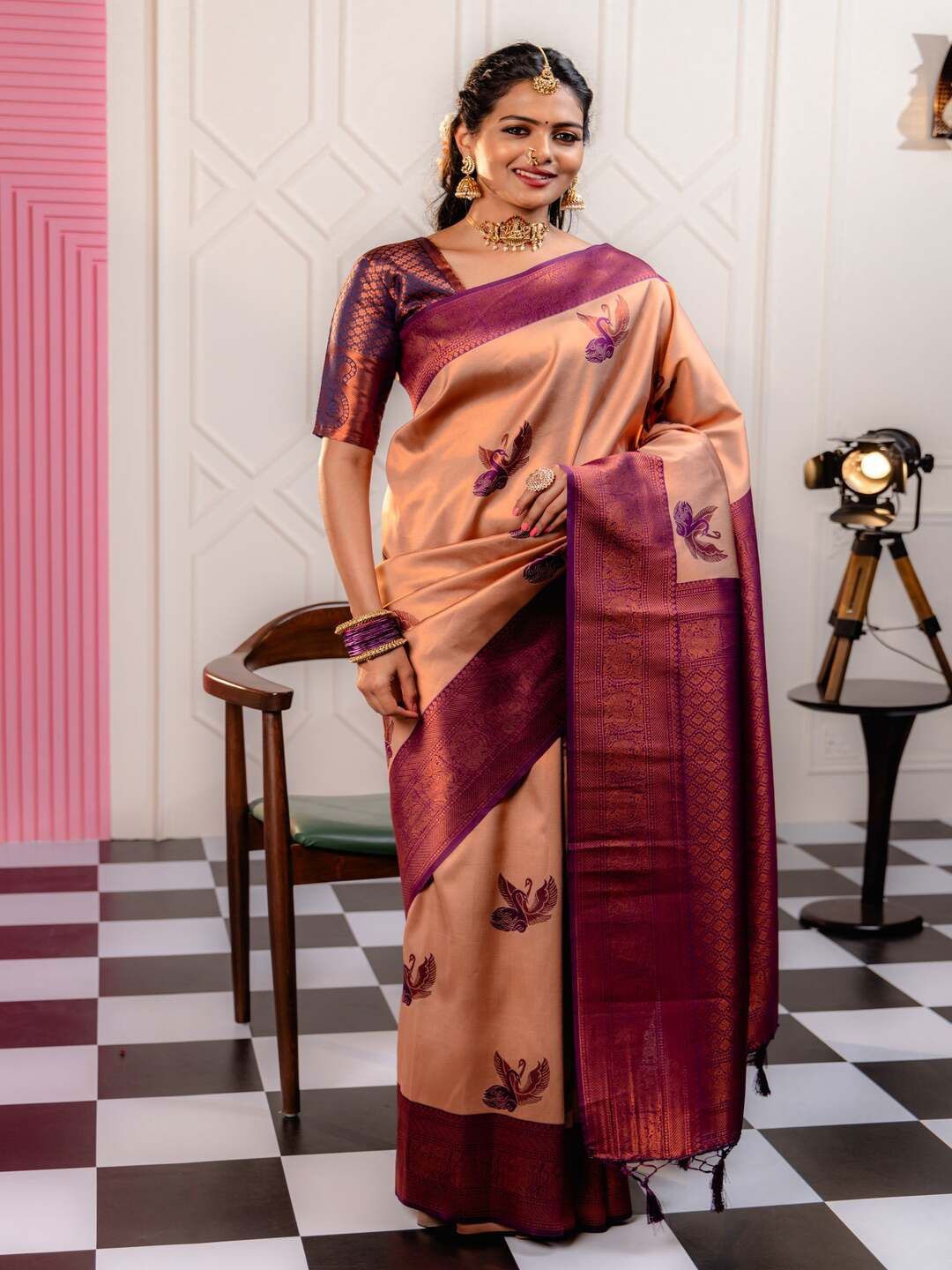 

REALLTREND Woven Design Zari Banarasi Saree, Cream
