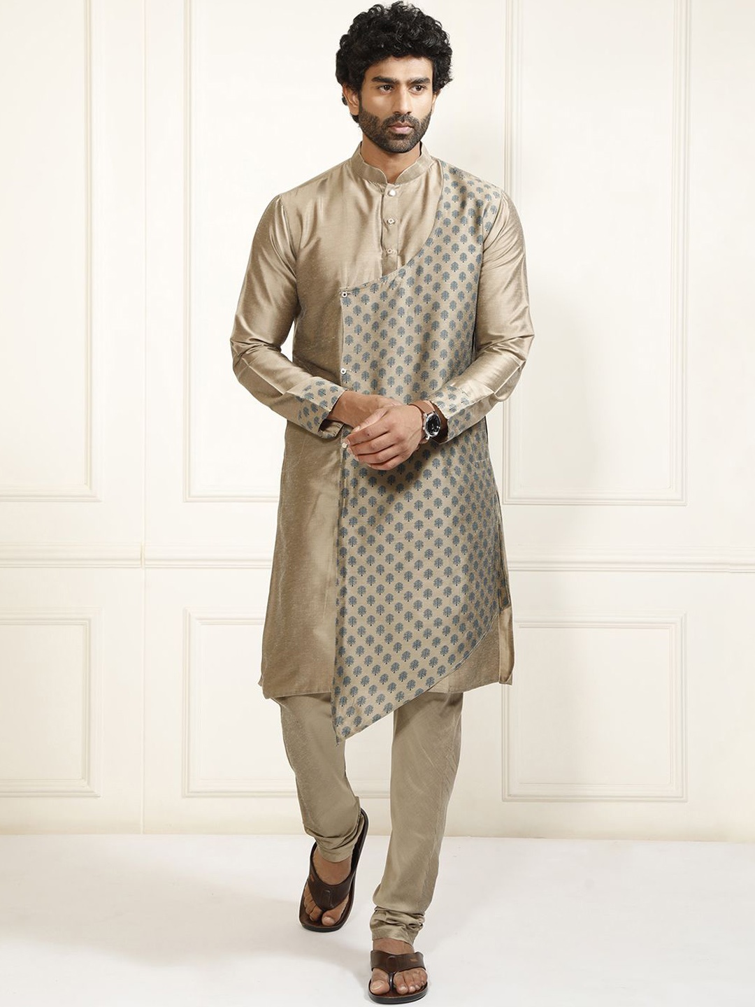 

VASTRAMAY Men Ethnic Motifs Printed Layered Kurta with Churidar, Camel brown