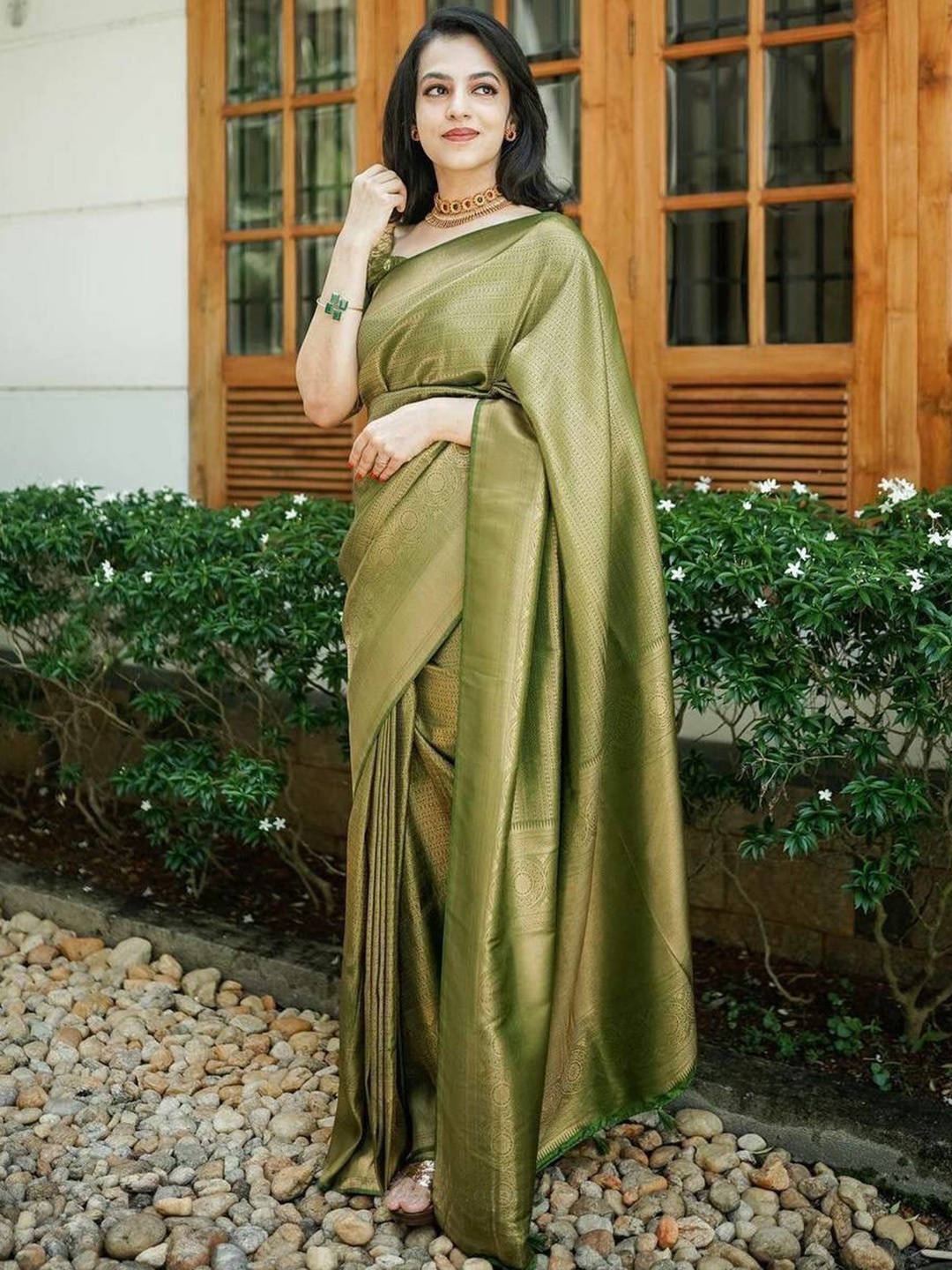 

Upalksh Woven Design Zari Banarasi Saree, Green