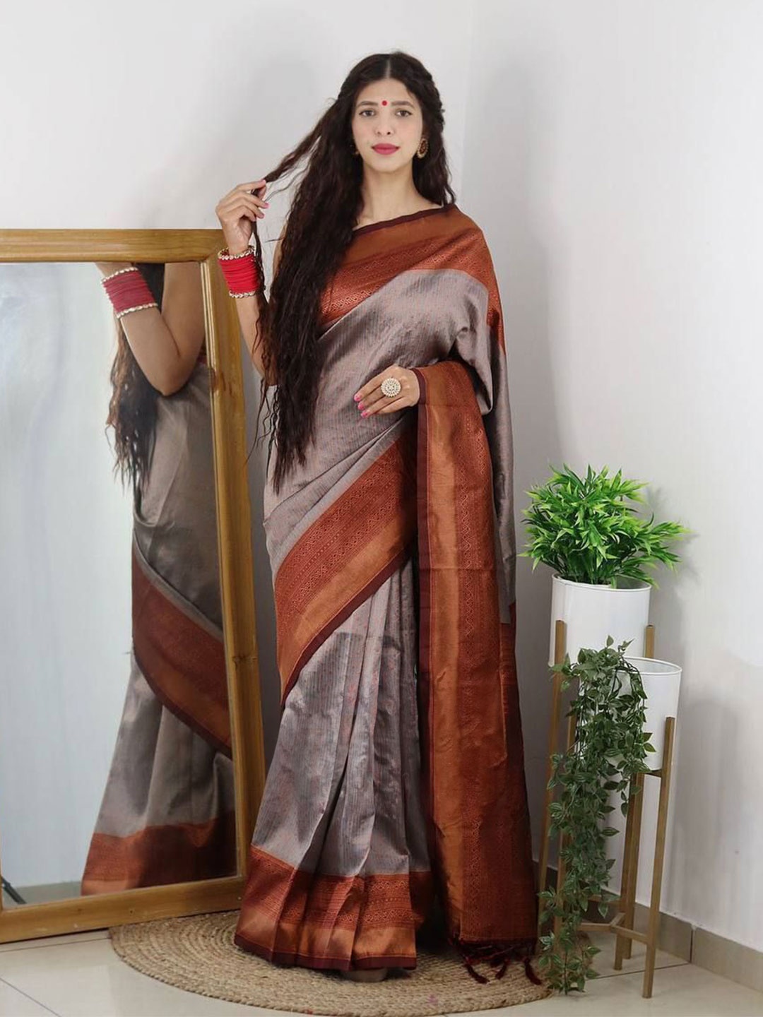 

Upalksh Woven Design Zari Banarasi Saree, Grey