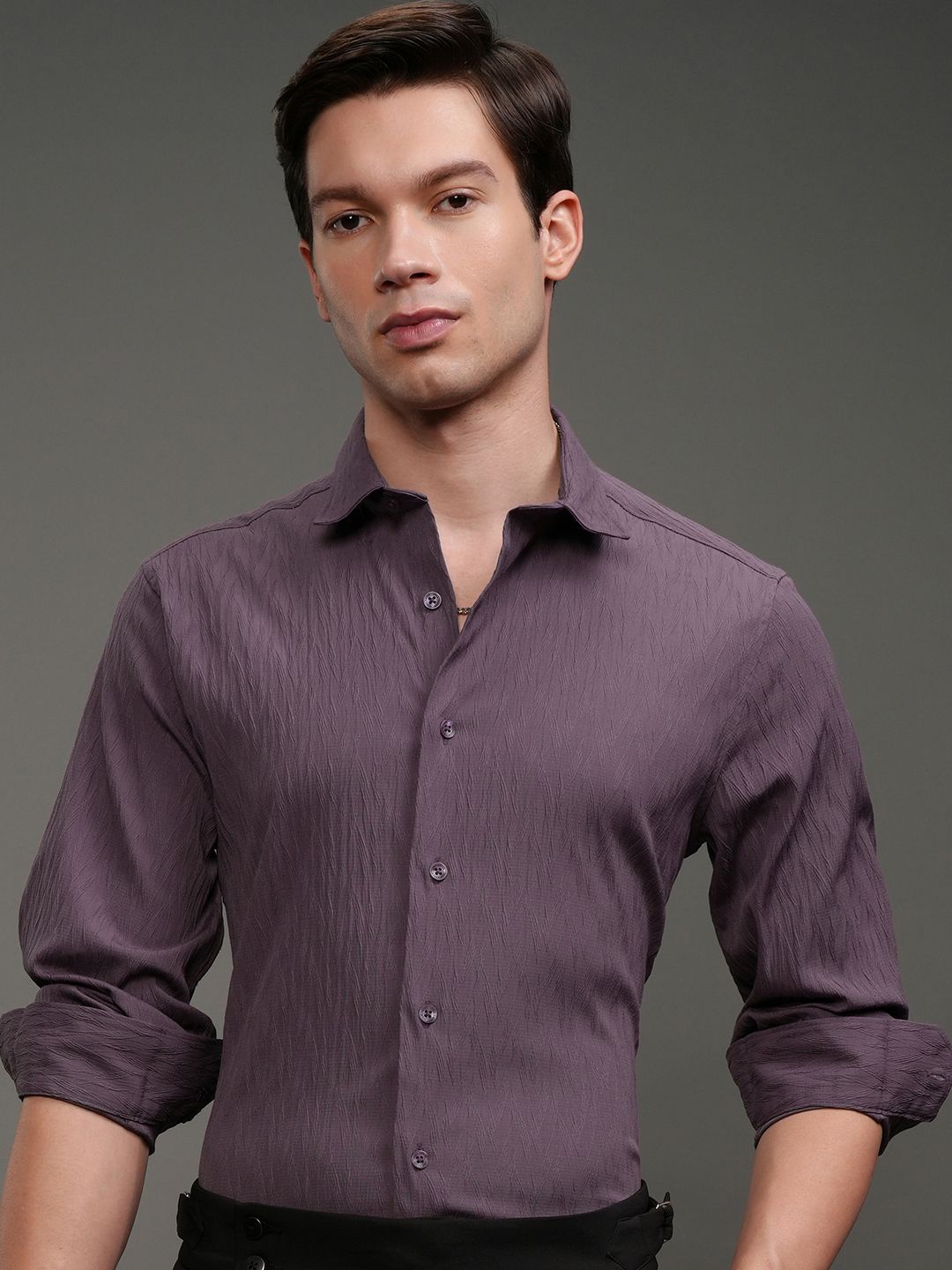 

HIGHLANDER Men Slim Fit Cutaway Collar Textured Casual Shirt, Purple