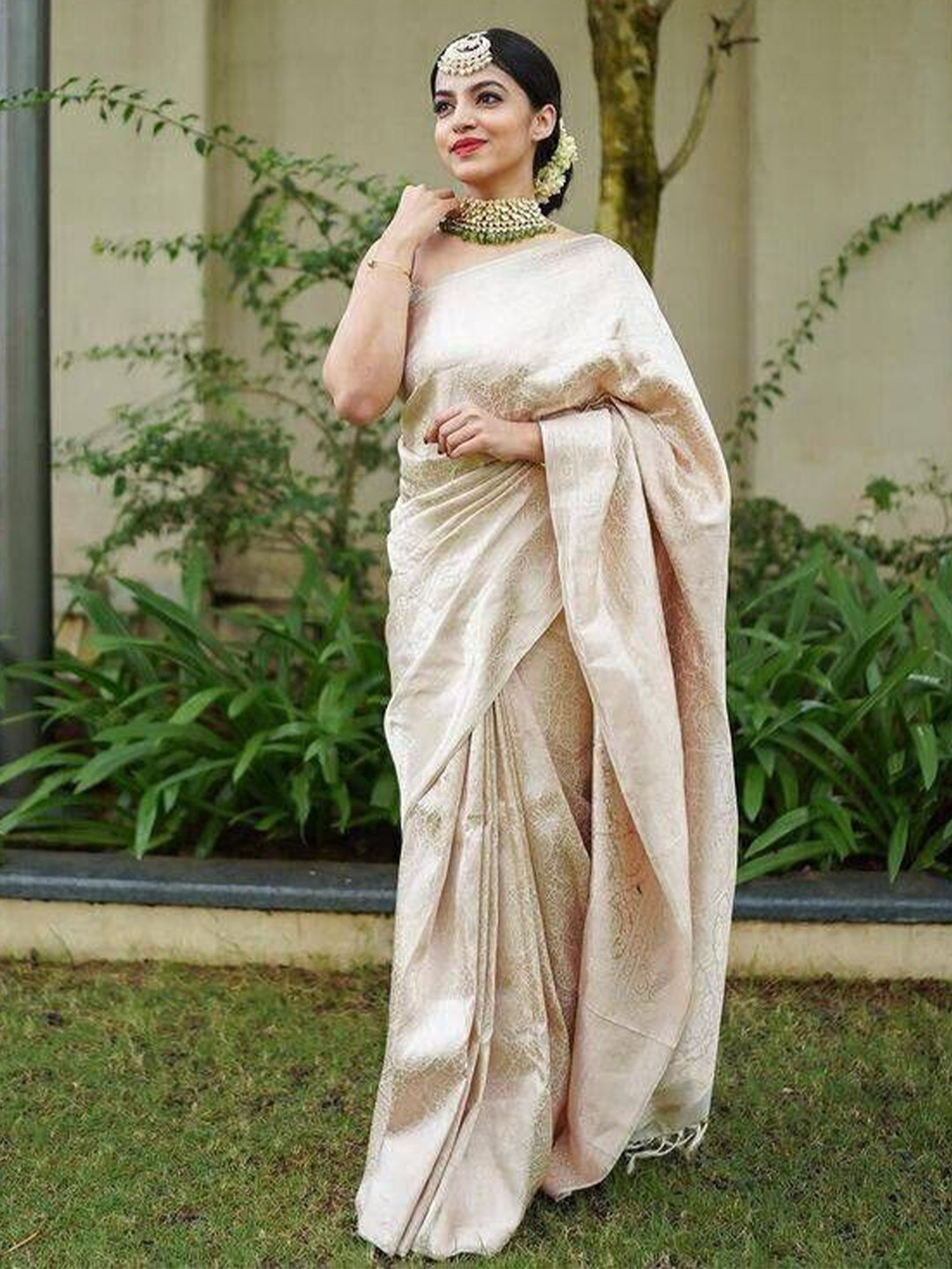 

Upalksh Ethnic Motifs Woven Design Zari Kanjeevaram Saree, White