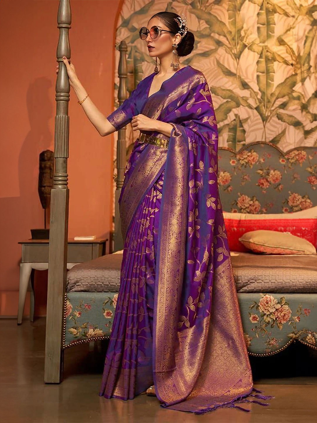 

Upalksh Woven Design Zari Kanjeevaram Saree, Purple