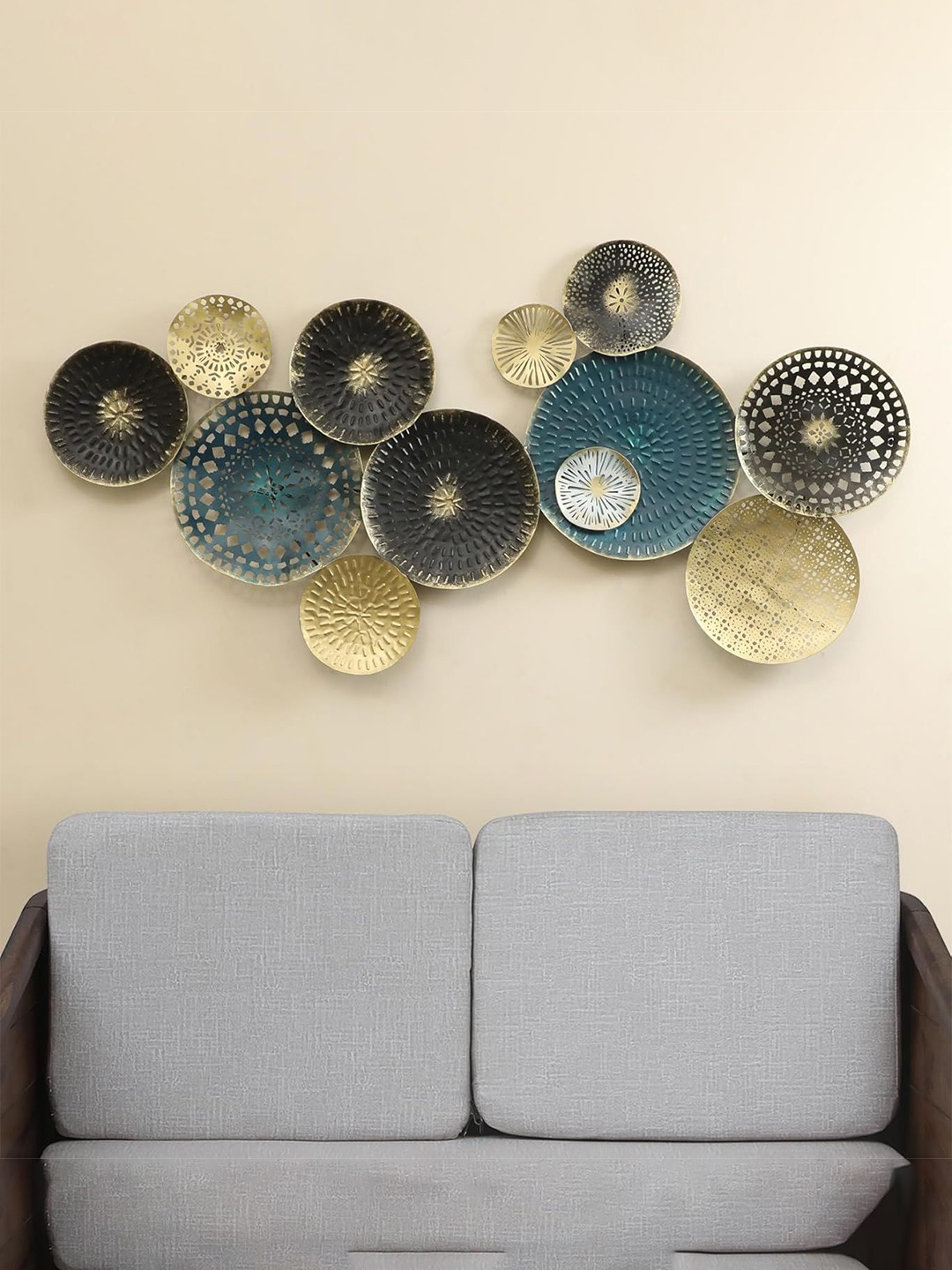 

vedas Mystic Indiana Blue & Black Yuka Round Abstract Wall Dcor, Gold