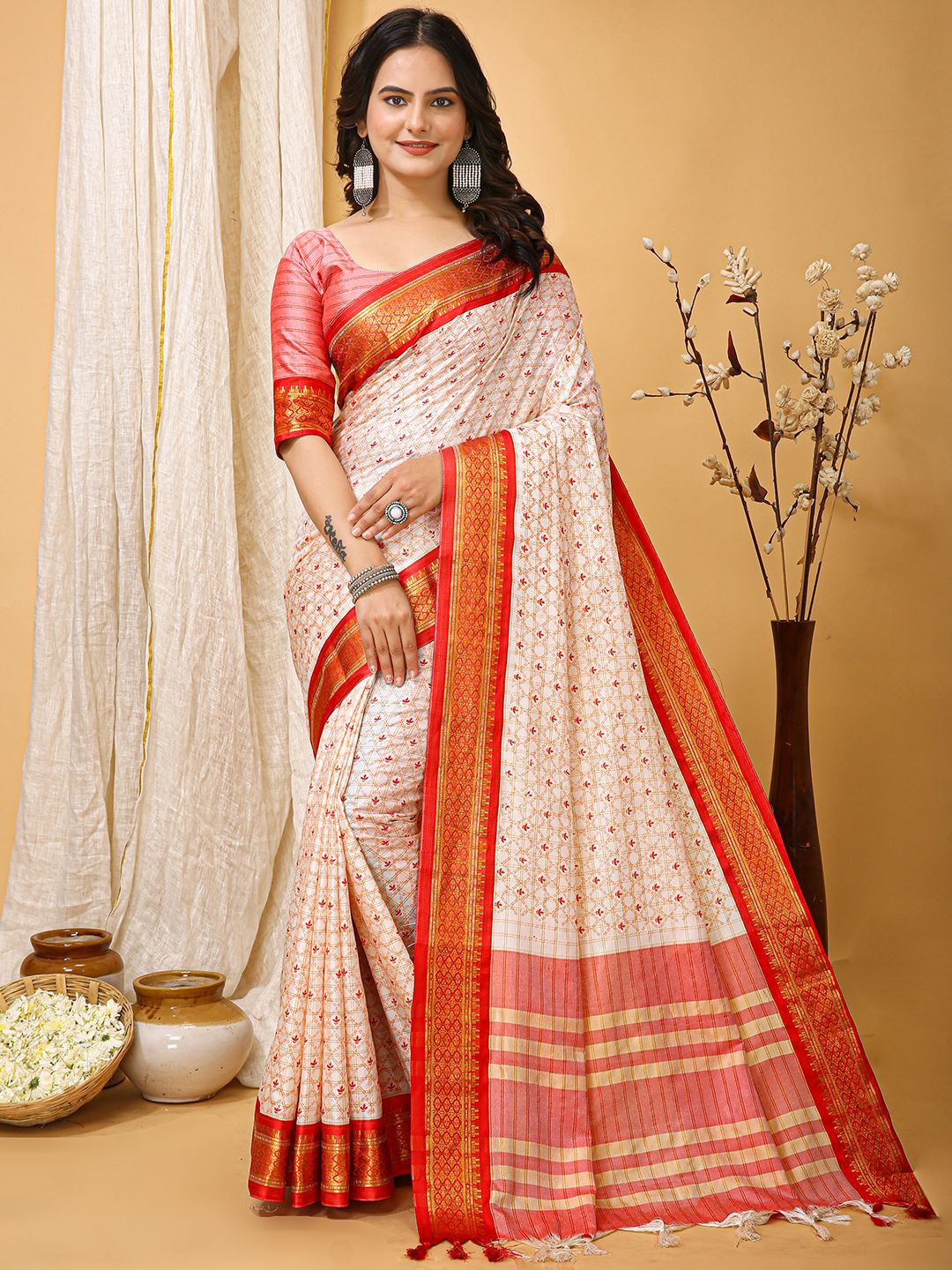 

Panzora Ethnic Motifs Printed Woven Design Zari Saree, Red