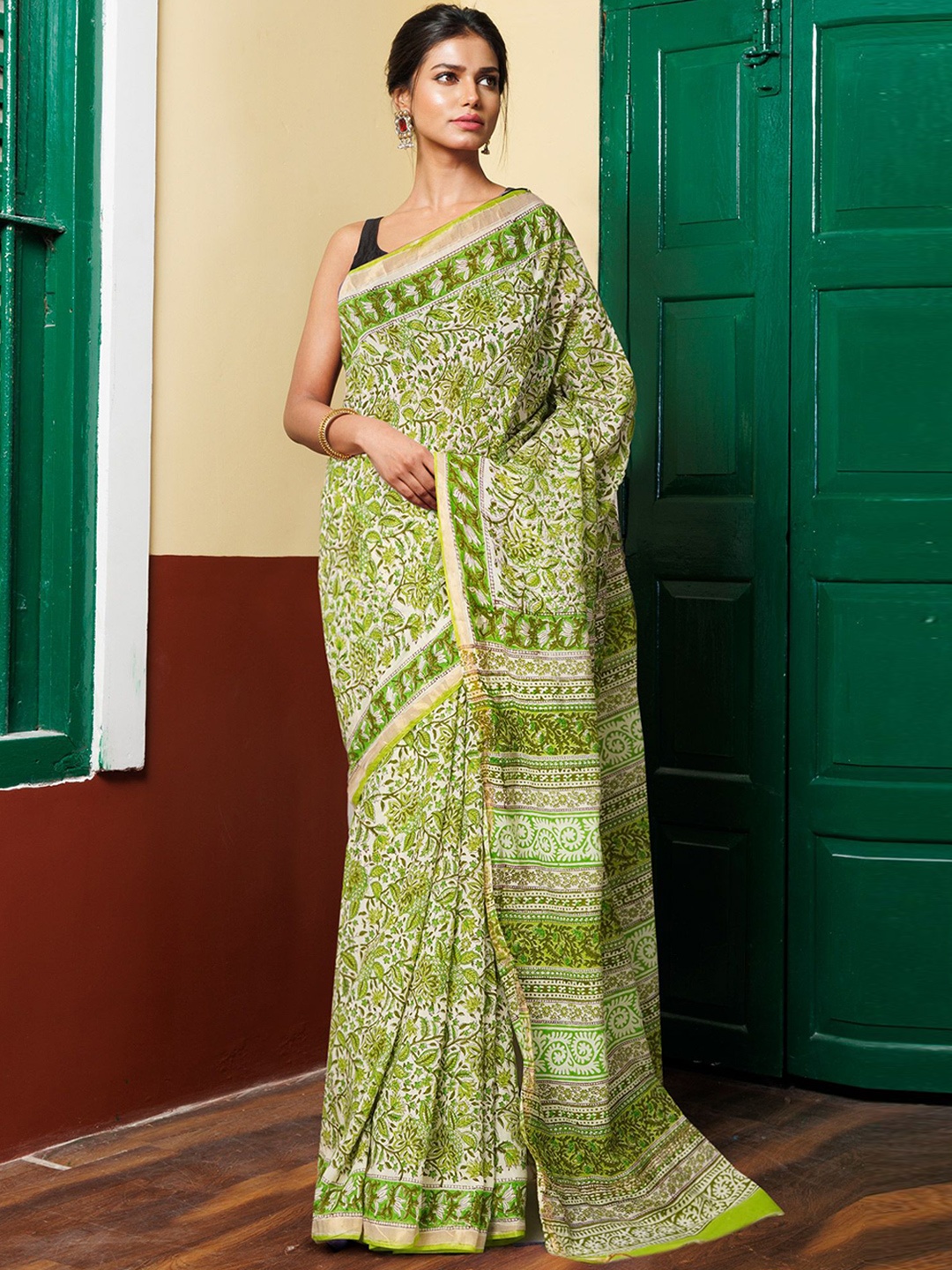 

Unnati Silks Ethnic Motifs Printed Handloom Block Print Saree, Green