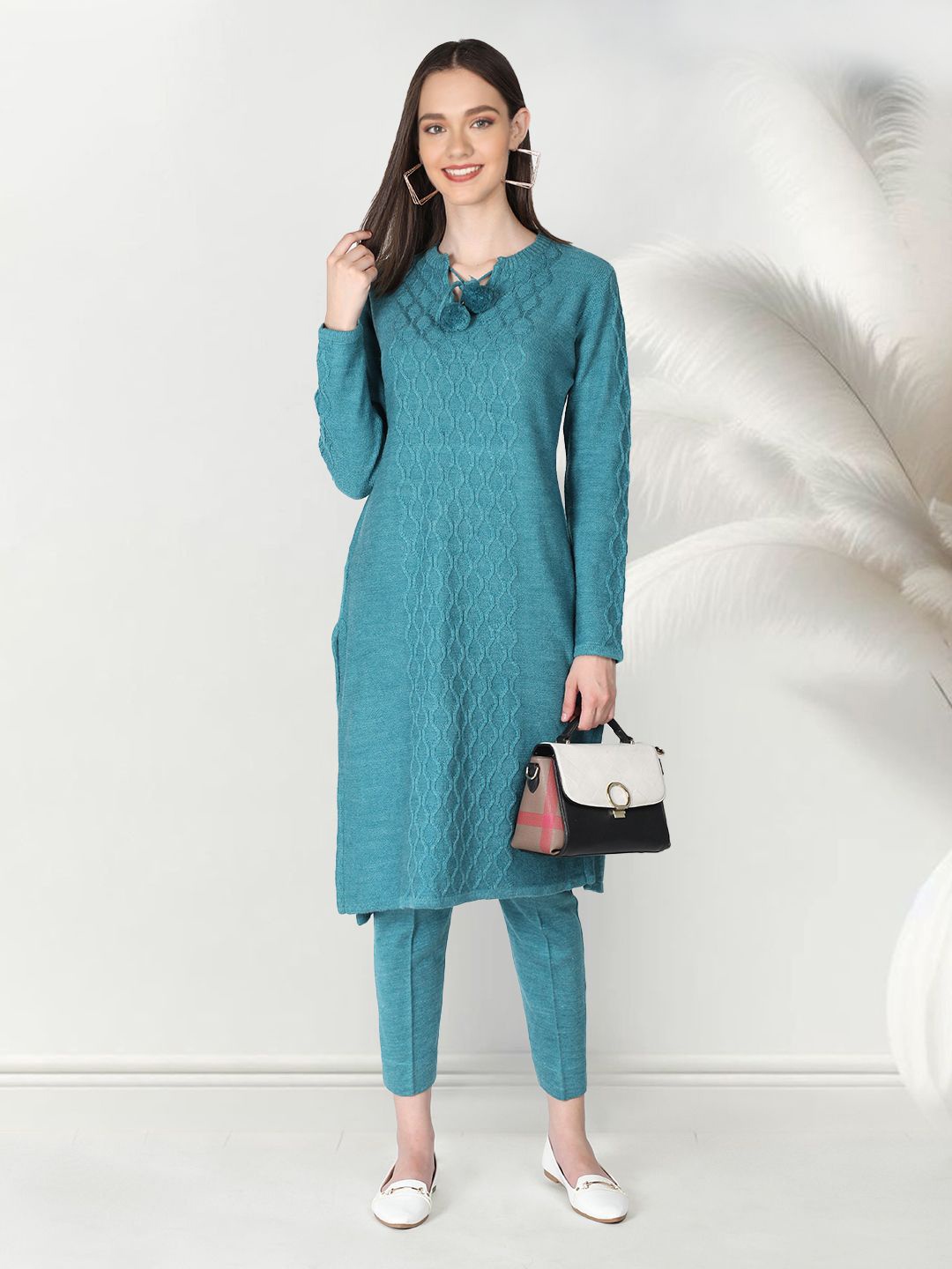 

CHKOKKO Geometric Embroidered Tie-Up Neck Acrylic Kurta, Teal