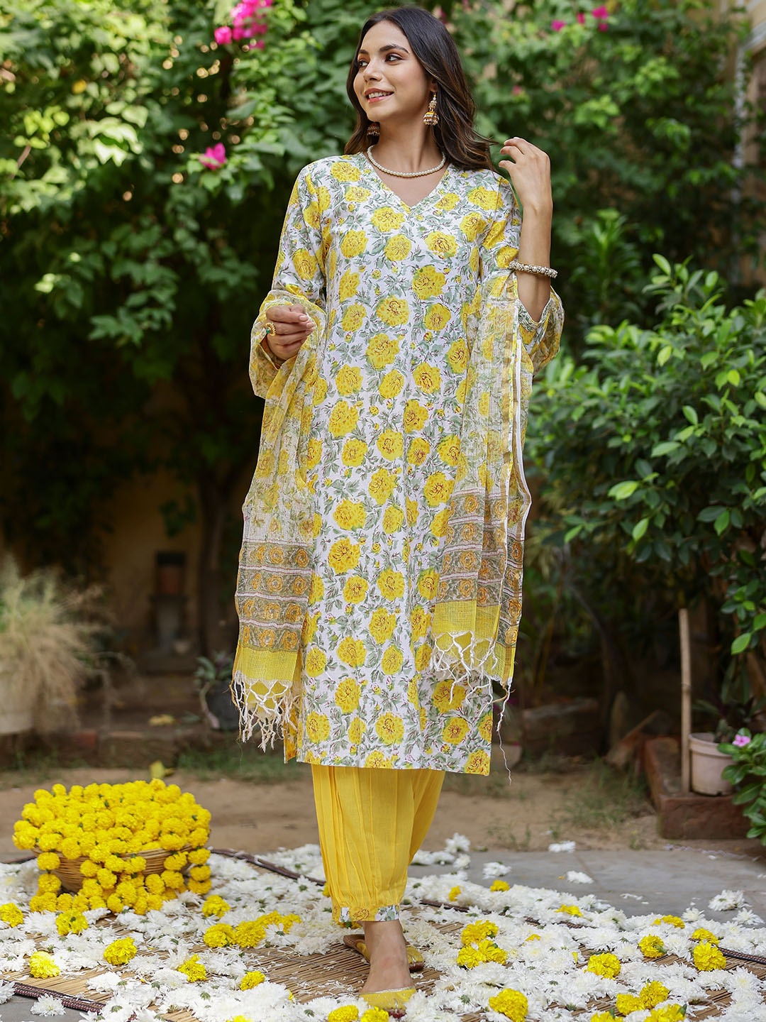 

Lookmark Floral Printed V-Neck Straight Kurta With Salwar & Dupatta, Yellow