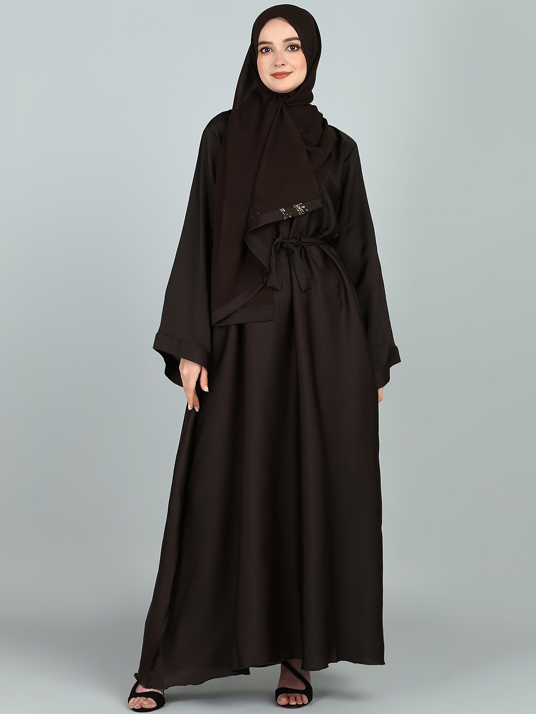 

BROKE BRAND Solid Round Neck Abaya, Brown