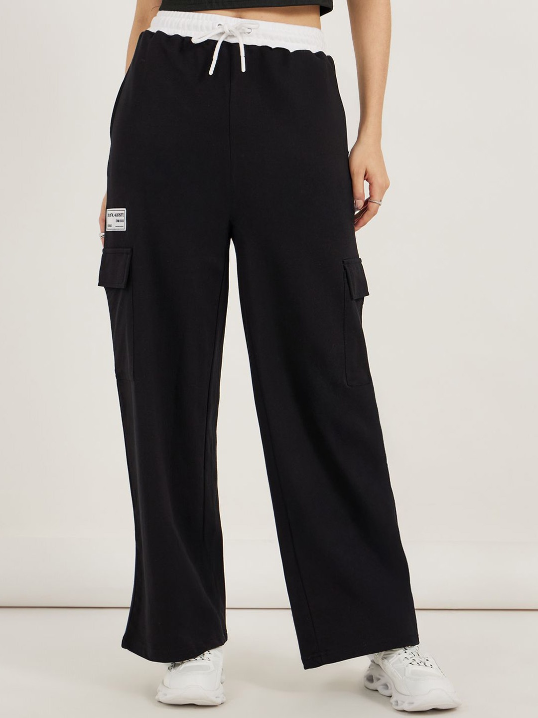 

Styli Women High Waist Cargo Pockets Track Pants With Contrast Elasticated Waist Band, Black