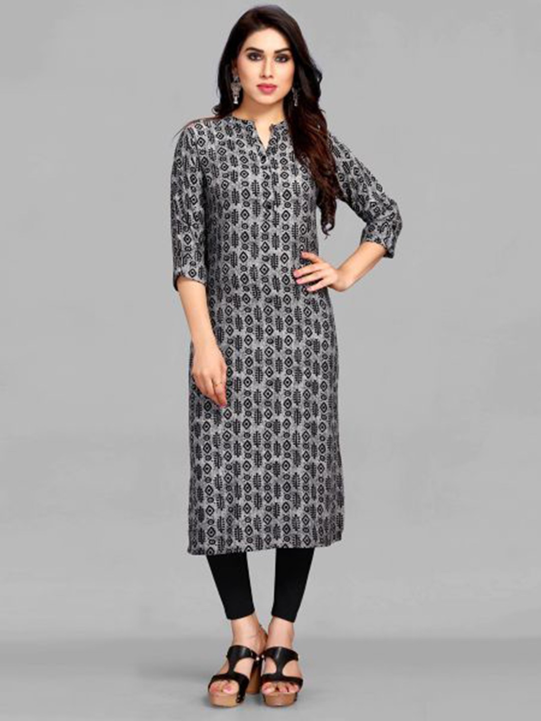 

Krimmple Women Geometric Printed Straight Kurta, Black