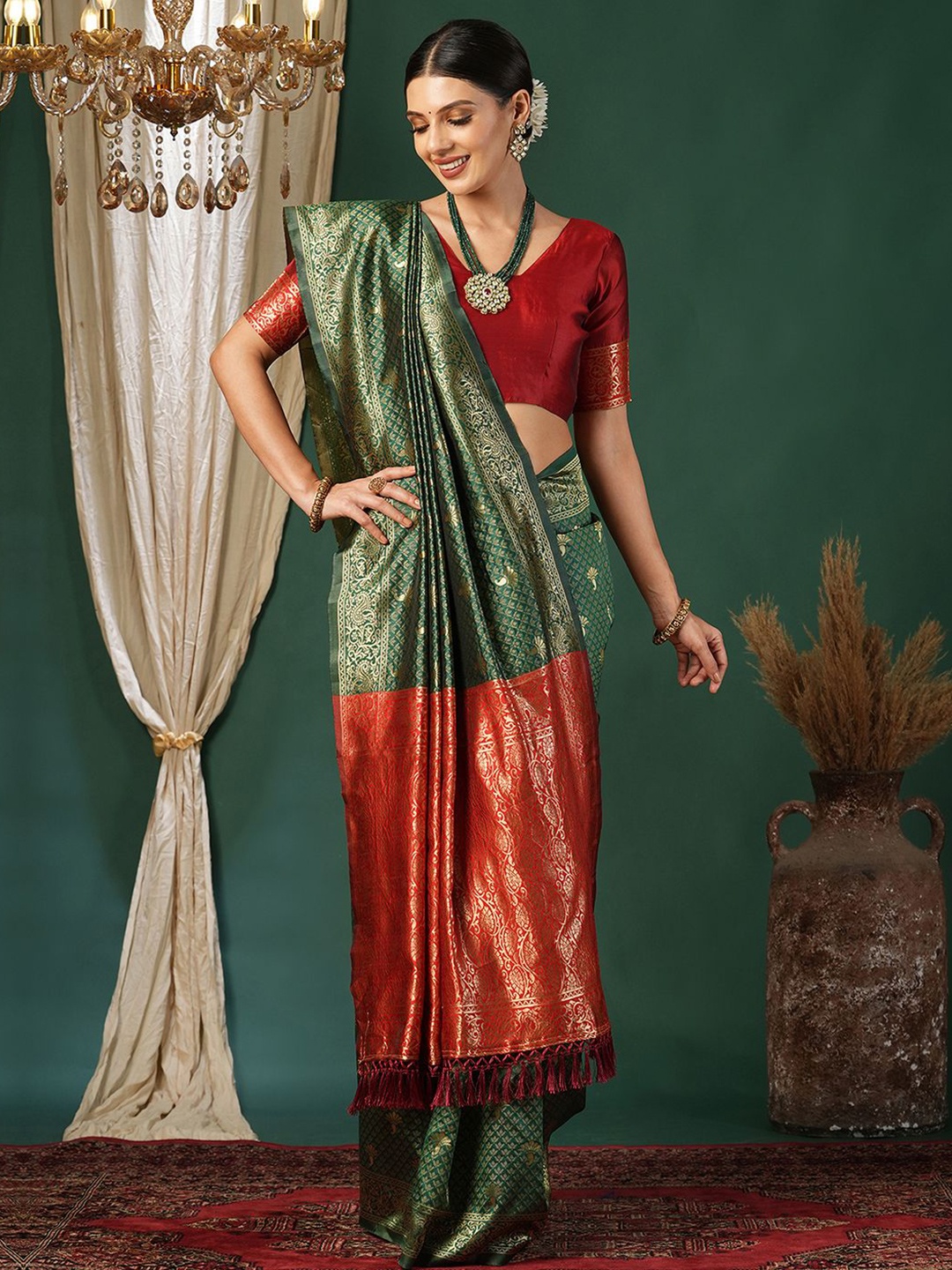 

KALINI Woven Design Zari Banarasi Saree, Green