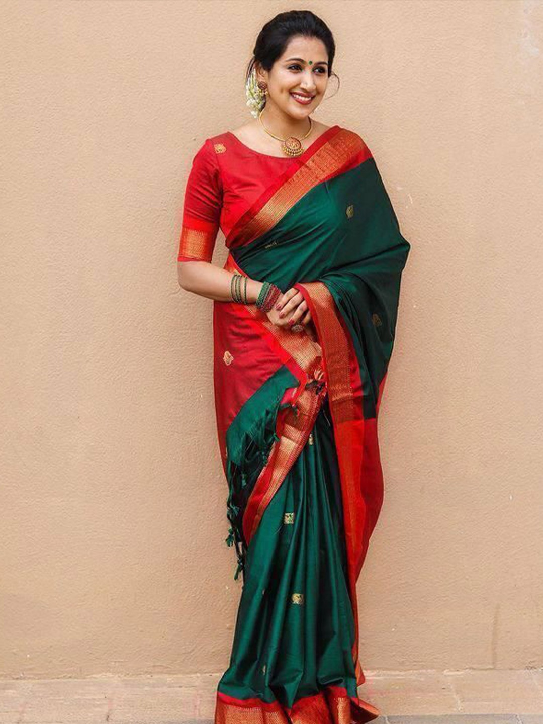 

Upalksh Woven Design Zari Kanjeevaram Saree, Green