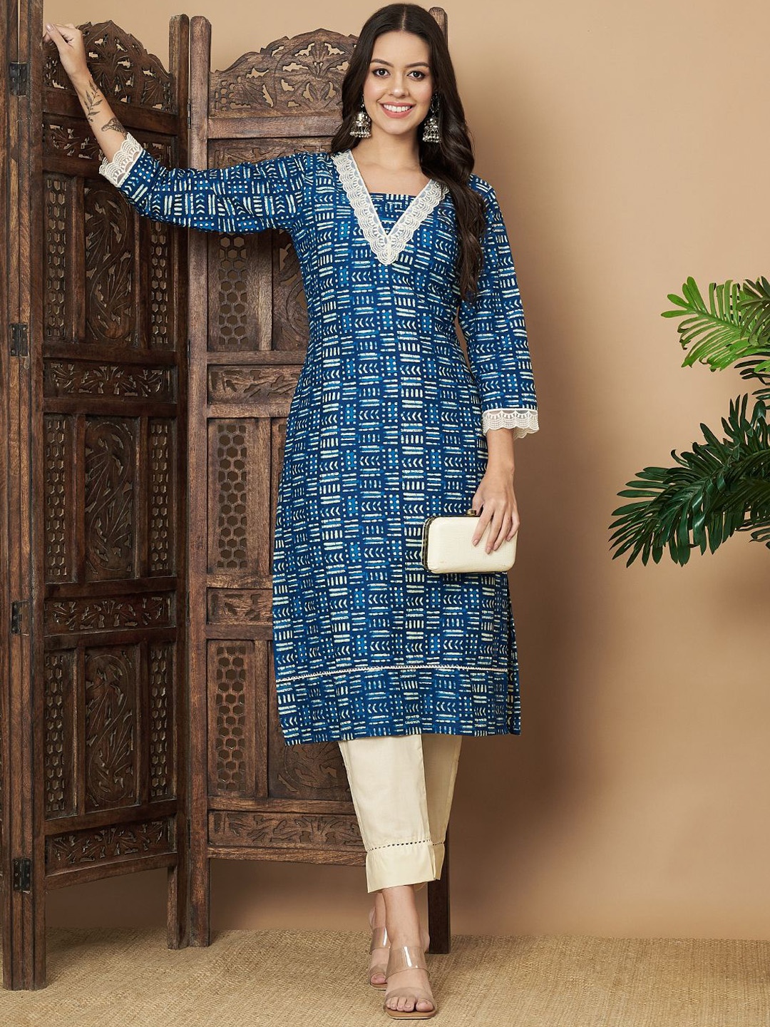 

Label Khoj Abstract Printed V-Neck Pure Cotton Straight Kurta With Trousers, Blue