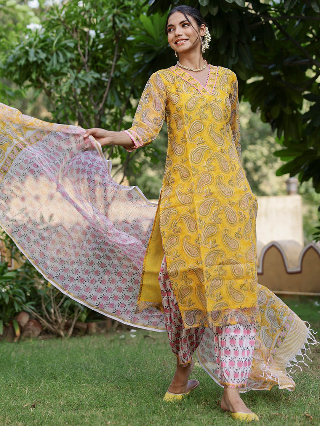

Lookmark Floral Printed V-Neck Straight Kurta With Salwar & Dupatta, Yellow
