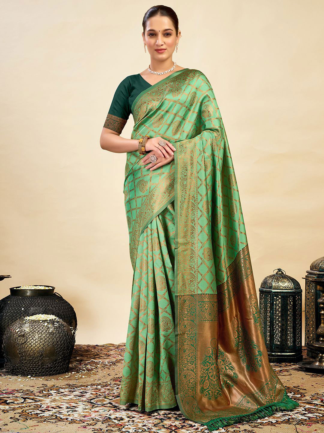 

KALINI Woven Design Zari Banarasi Saree, Green