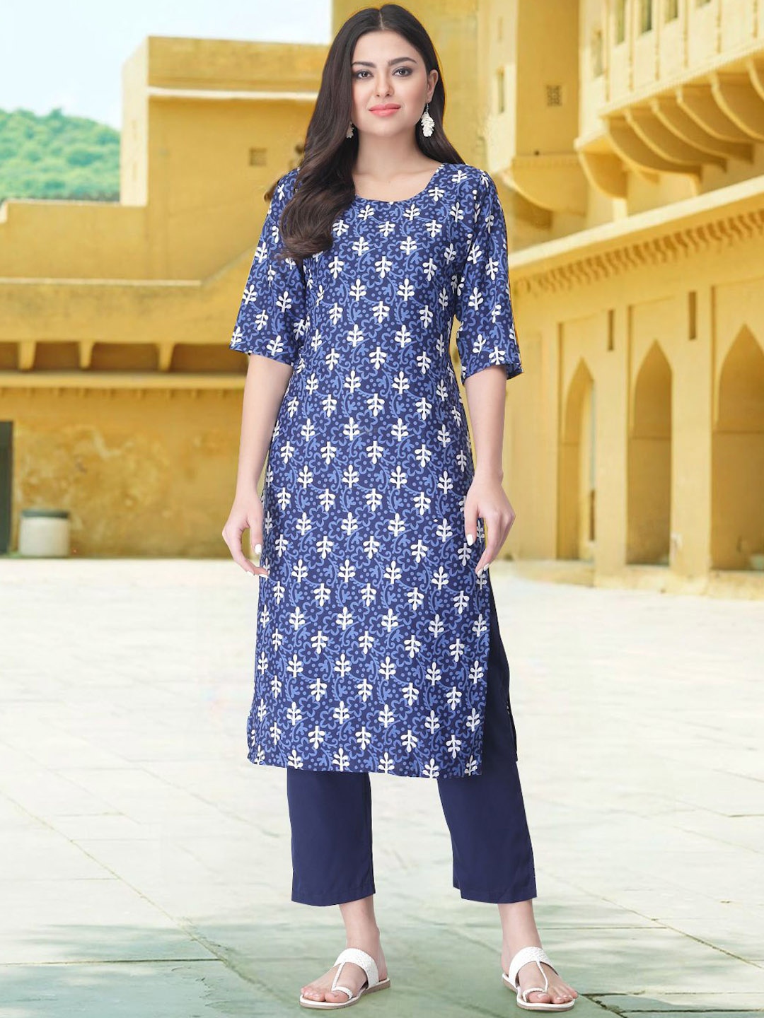 

7Threads Ethnic Motifs Printed Round Neck Straight Kurta With Trousers, Blue