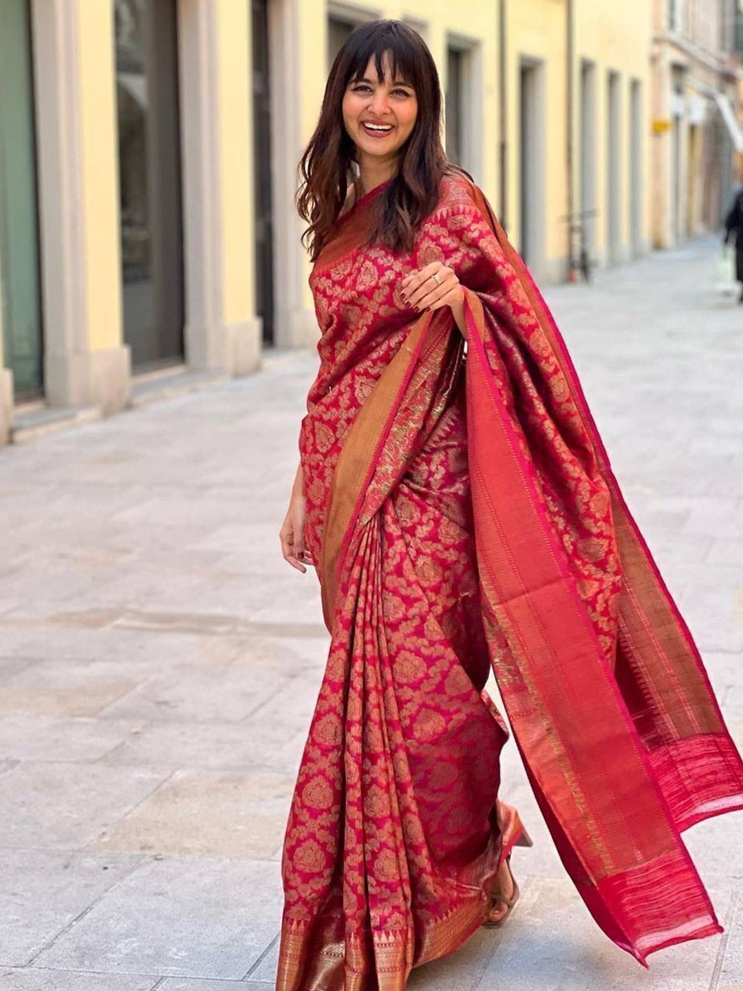 

Upalksh Woven Design Zari Art Silk Banarasi Saree, Red