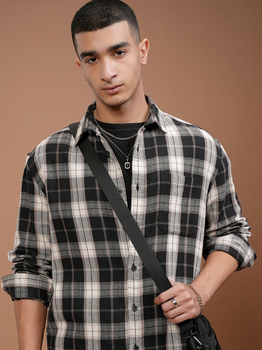 

HIGHLANDER Men Relaxed Fit Spread Collar Checked Cotton Casual Shirt, Black