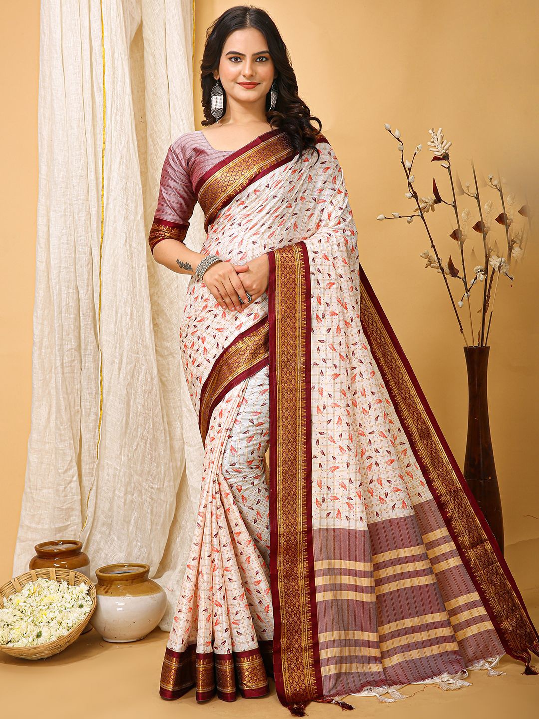 

Mitera Checked Zari Designer Saree, Maroon