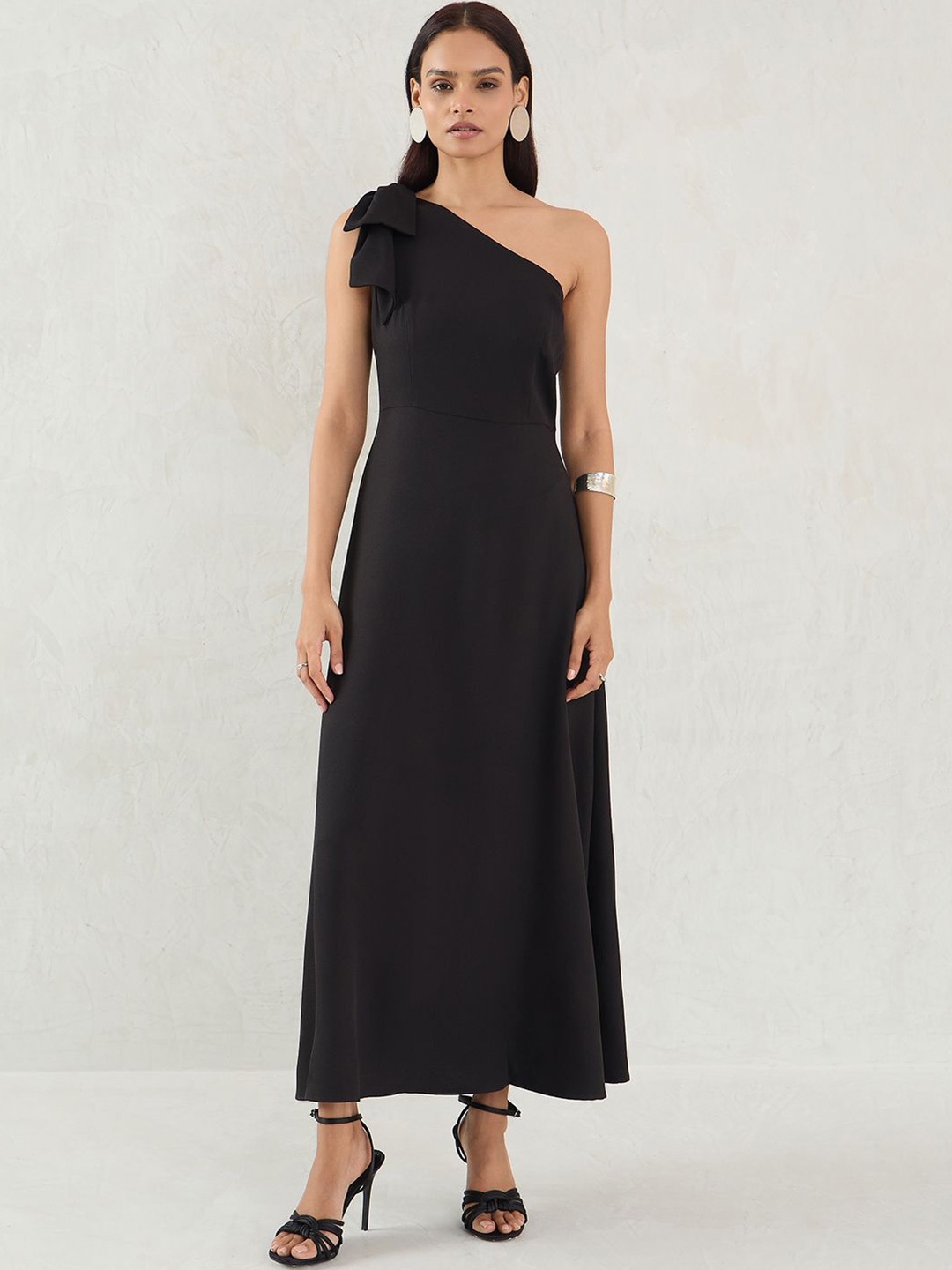 

FEMMELLA One Shoulder Maxi Dress With Bow Detail, Black