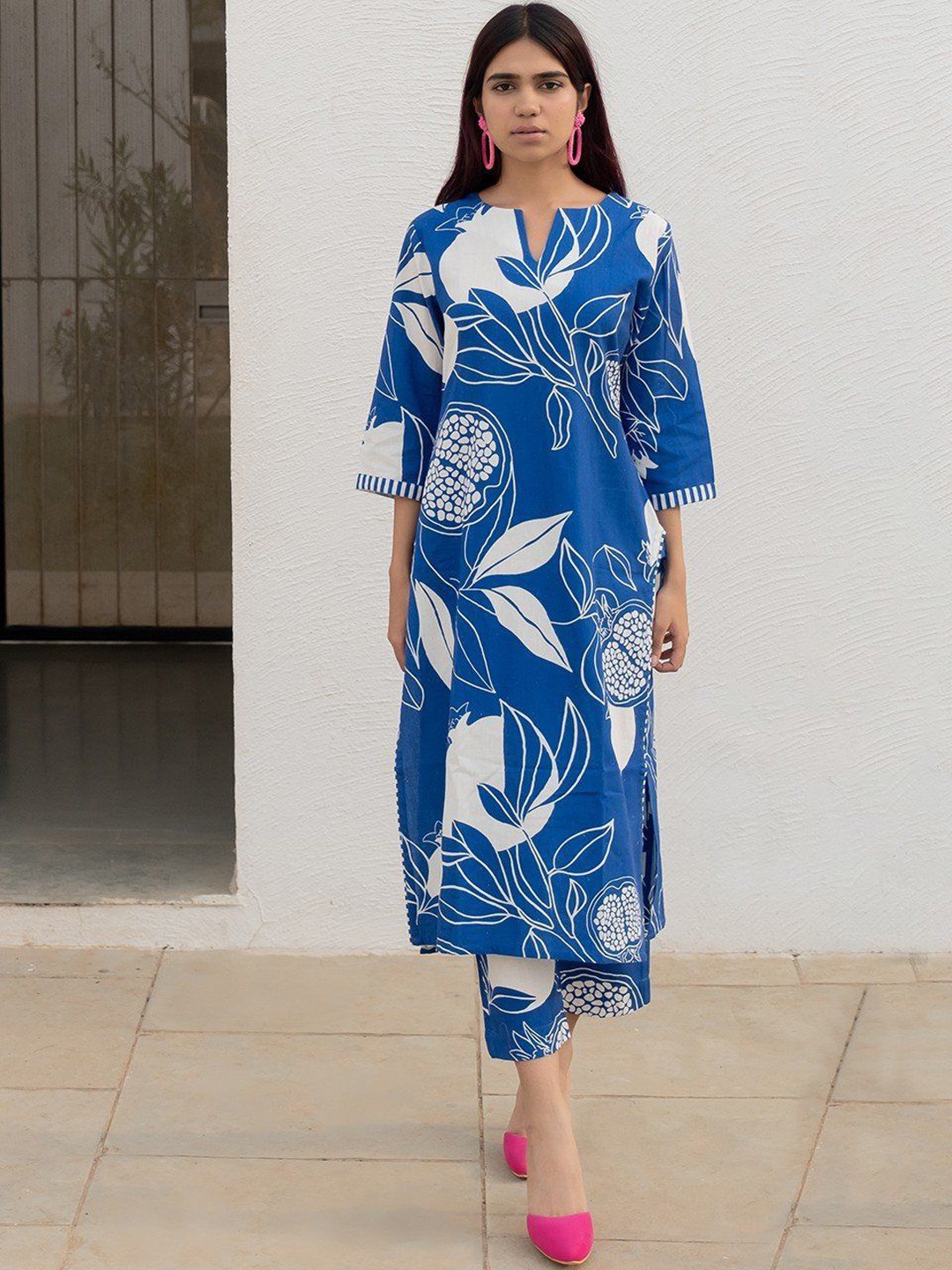 

Lookmark Quirky Printed Notch Neck Straight Kurta With Trouser, Blue