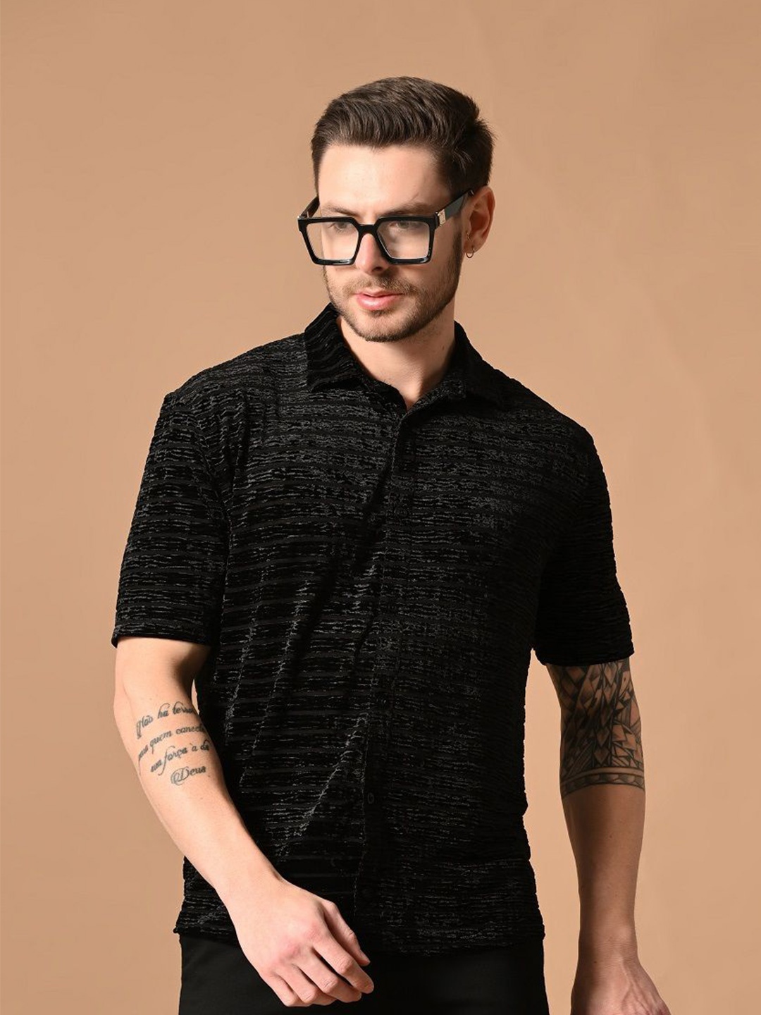 

PANDORNA Men Cutaway Collar Textured Casual Shirt, Black