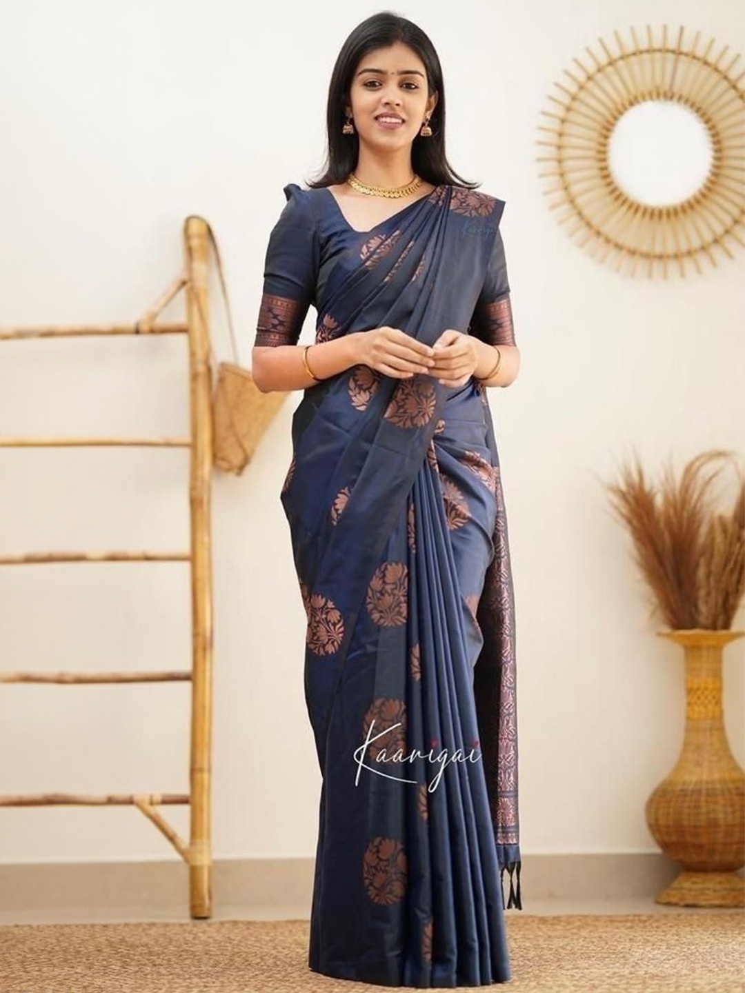 

Upalksh Woven Design Jute Silk Kanjeevaram Saree, Navy blue