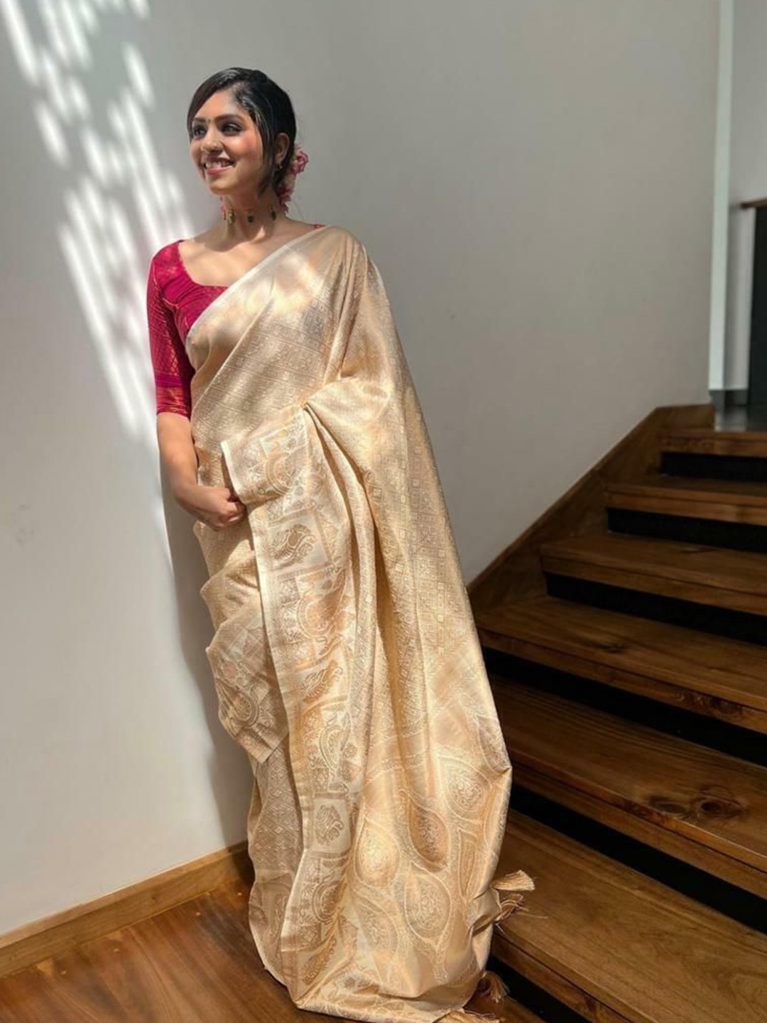 

Upalksh Woven Design Zari Banarasi Saree, Cream