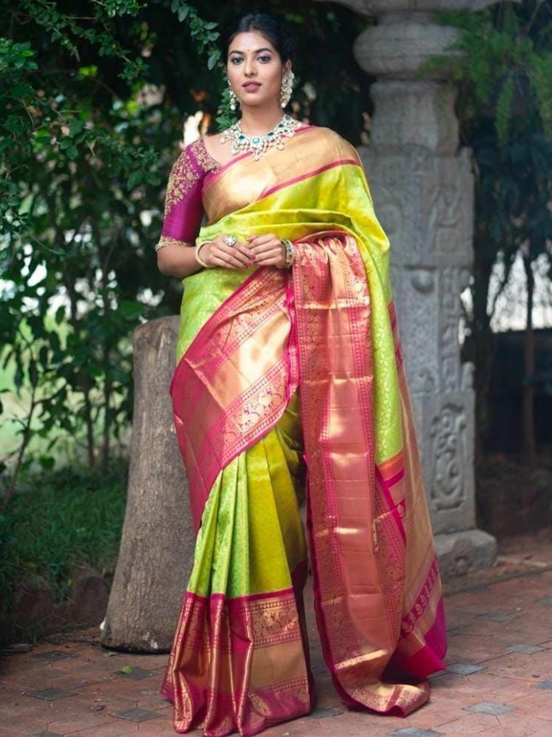 

Upalksh Woven Design Zari Banarasi Saree, Green