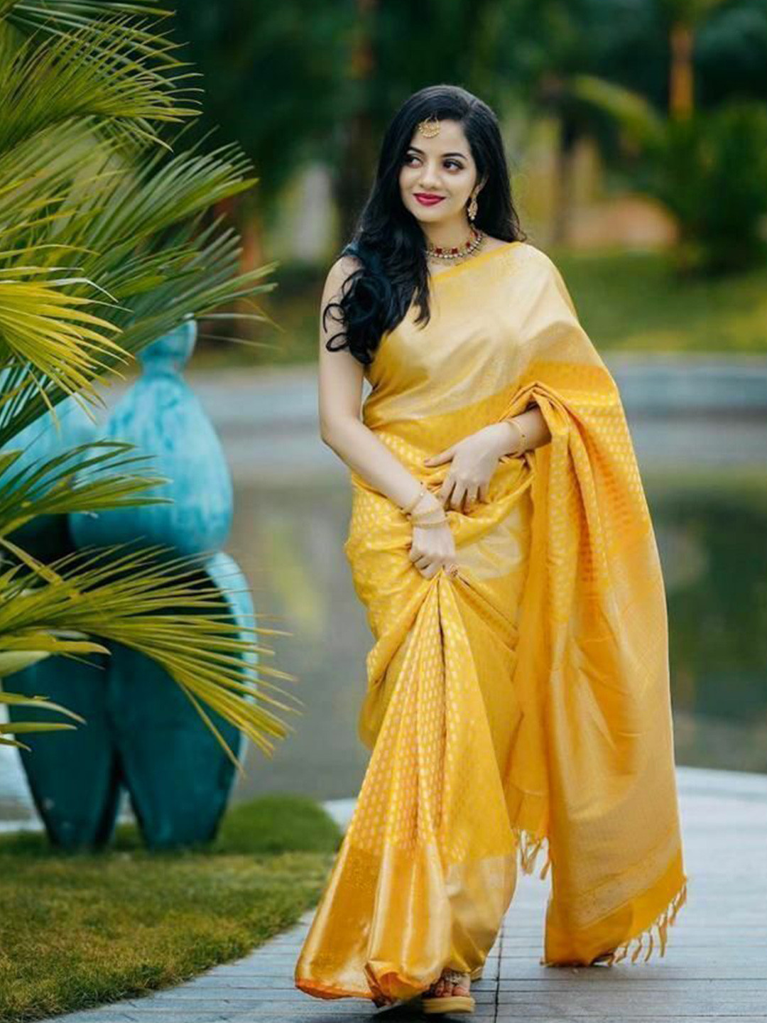 

Upalksh Woven Design Zari Banarasi Saree, Gold