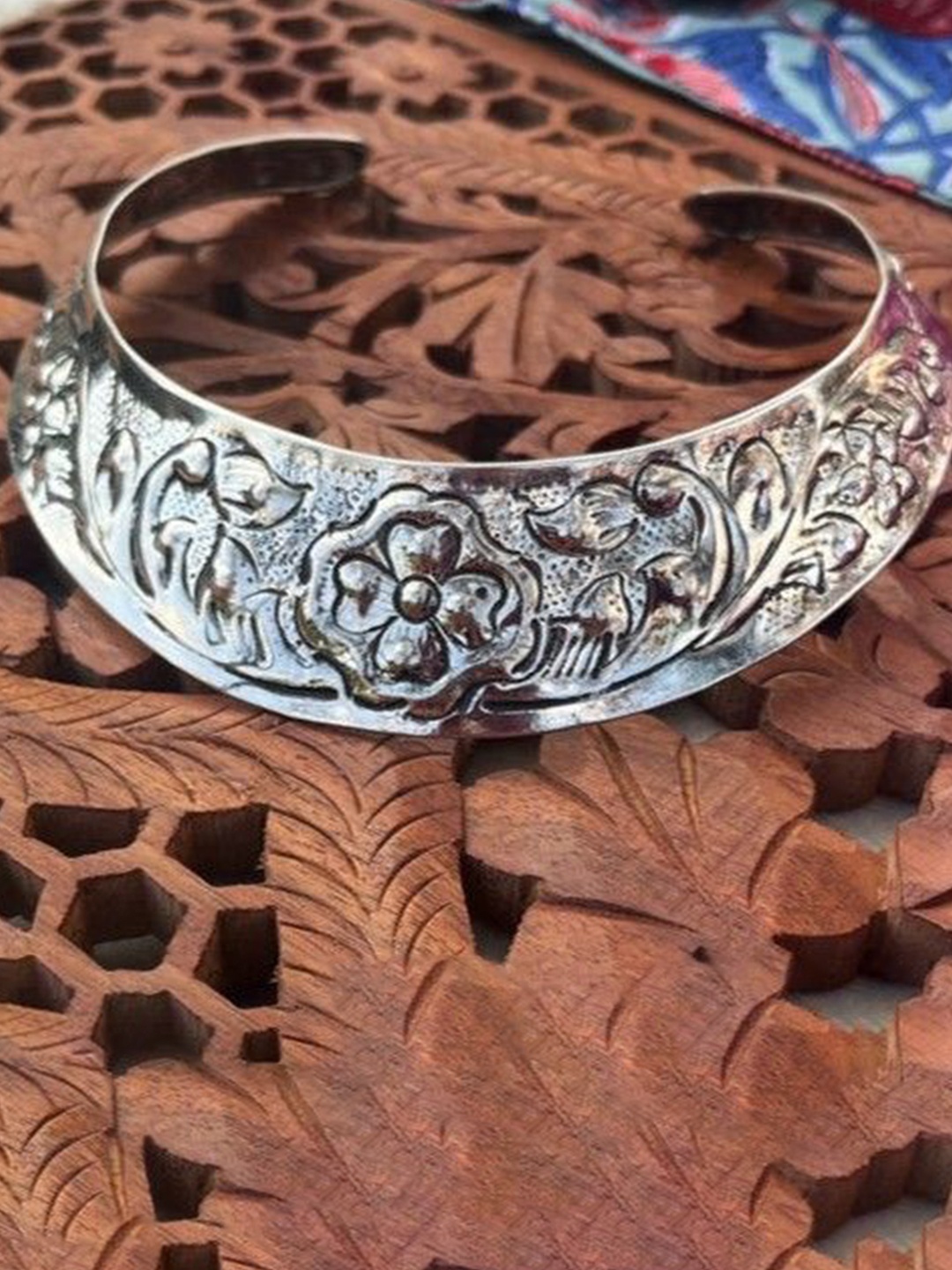 

Janpath Online Brass Silver-Plated Oxidised Necklace