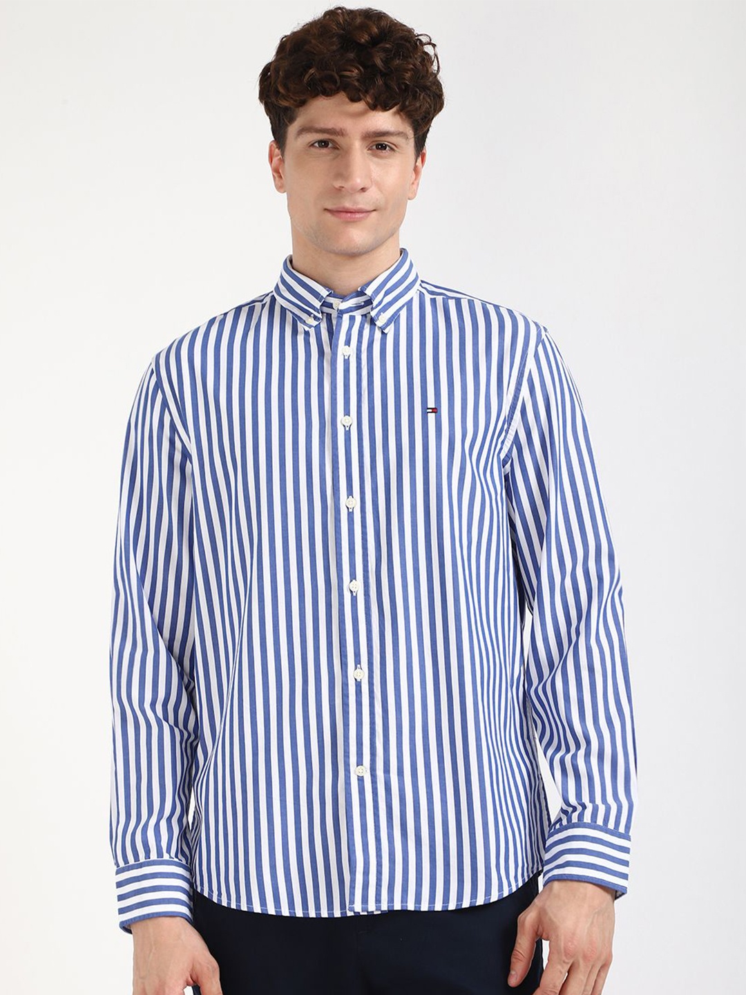 

Tommy Hilfiger Men Button-Down Collar Vertical Striped Cotton Casual Shirt, Blue