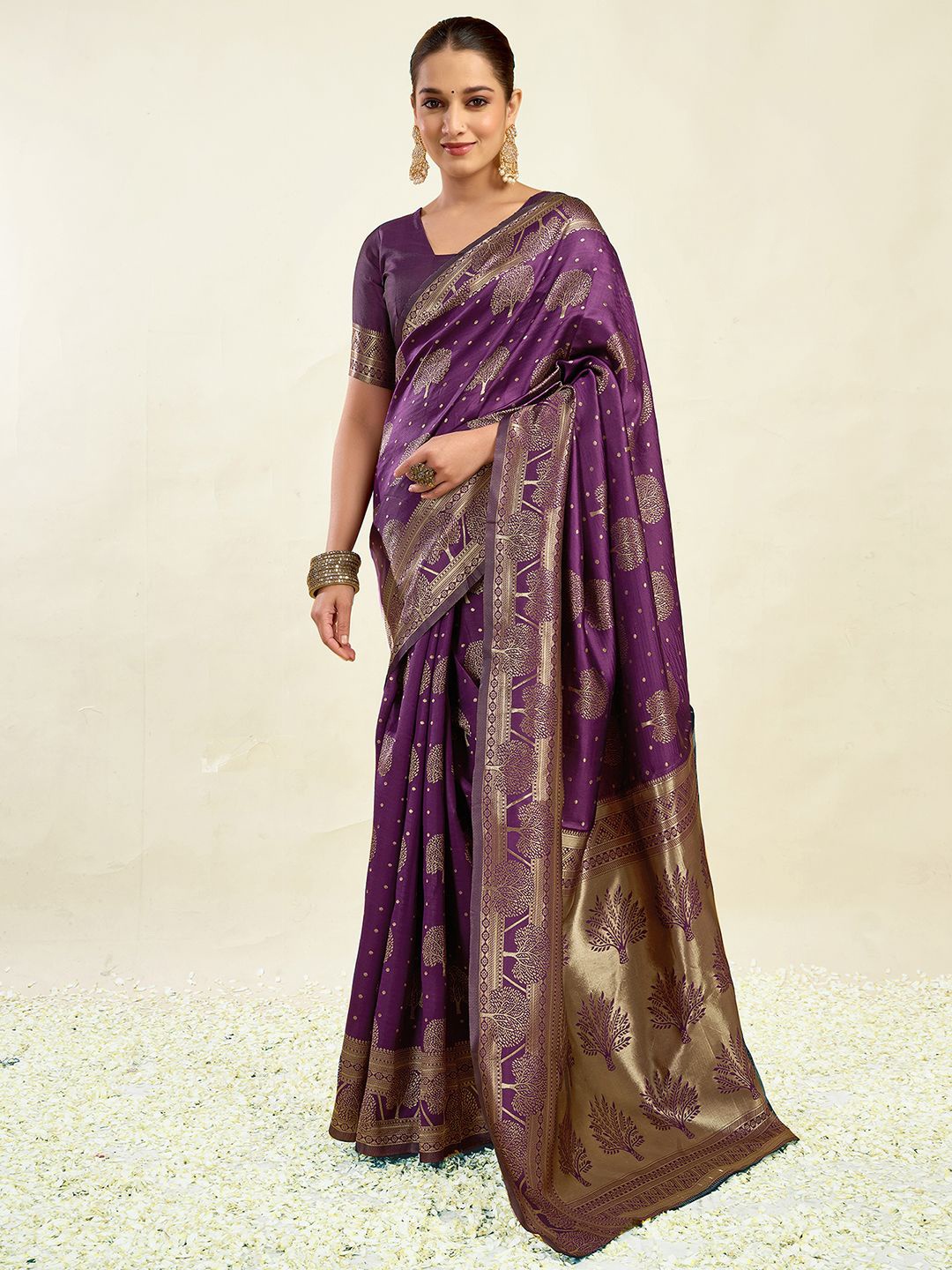

KALINI Woven Design Zari Banarasi Saree, Magenta